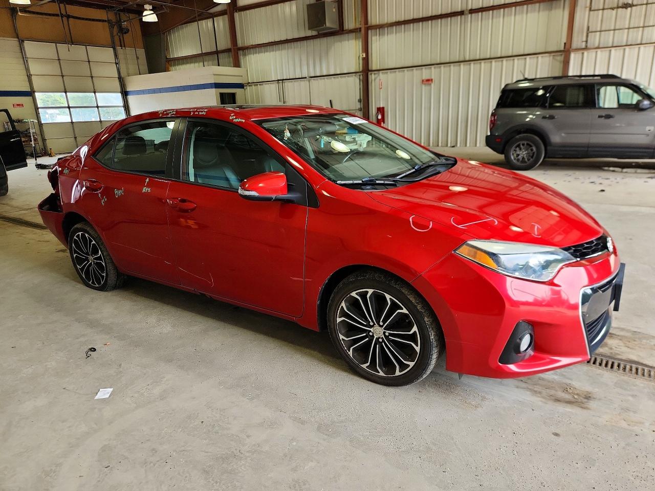 2015 Toyota Corolla S Premium Красный vin: 2T1BURHE4FC260658