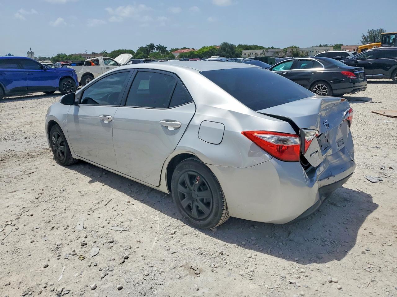 2015 Toyota Corolla Silver vin: 2T1BURHE4FC268632