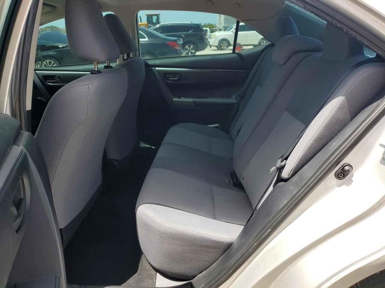 2015 Toyota Corolla Silver vin: 2T1BURHE4FC268632