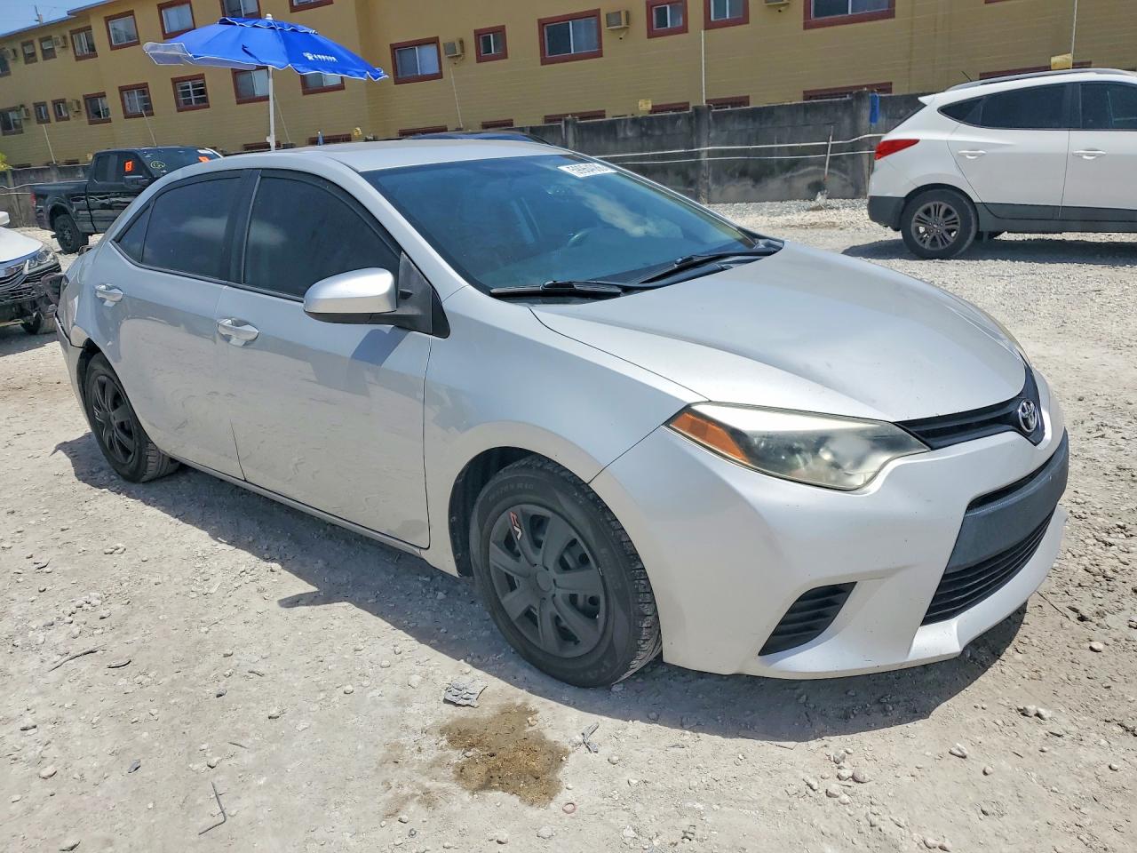 2015 Toyota Corolla Silver vin: 2T1BURHE4FC268632