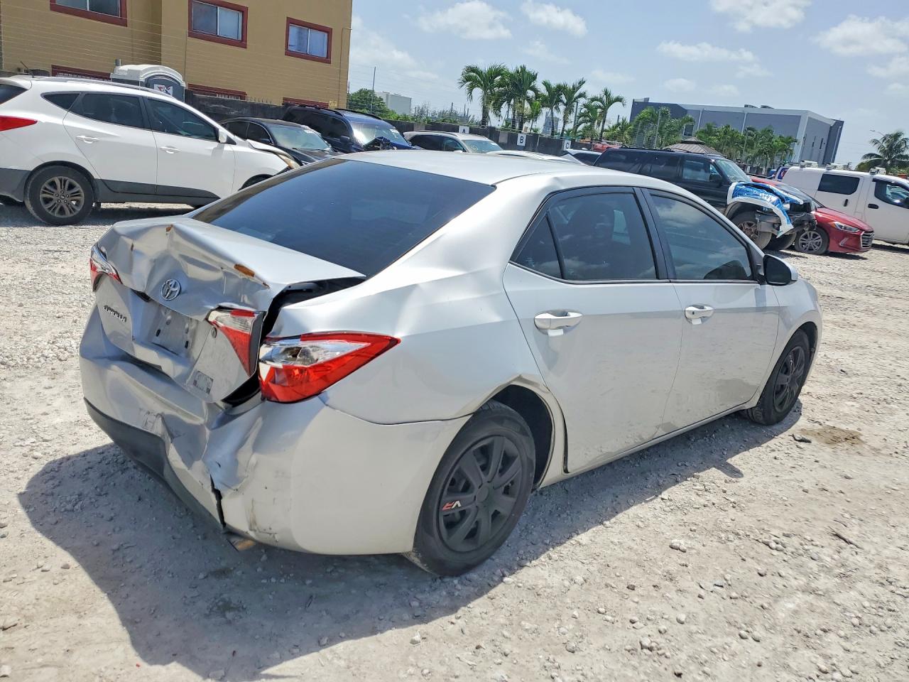 2015 Toyota Corolla Silver vin: 2T1BURHE4FC268632