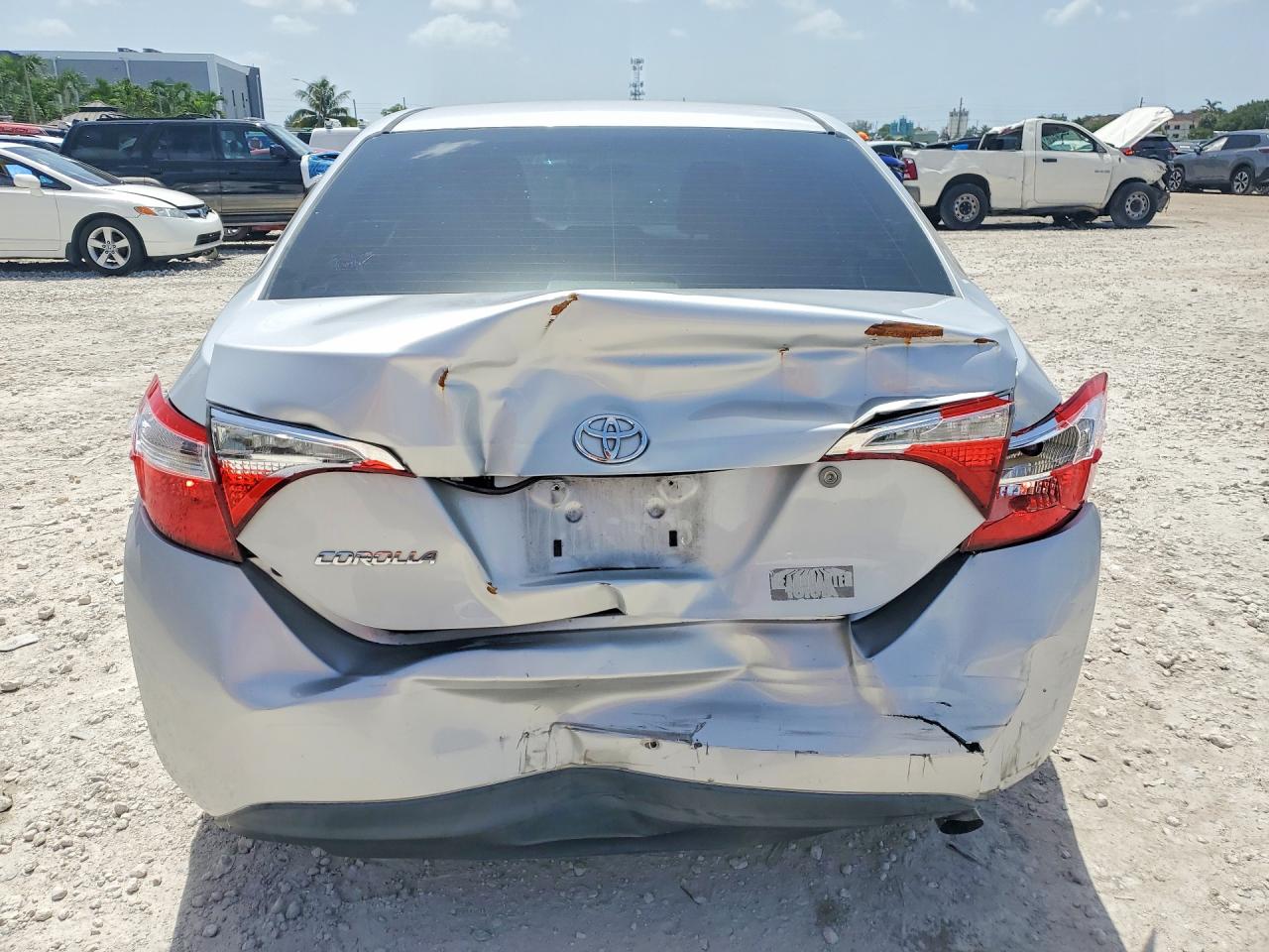 2015 Toyota Corolla Silver vin: 2T1BURHE4FC268632