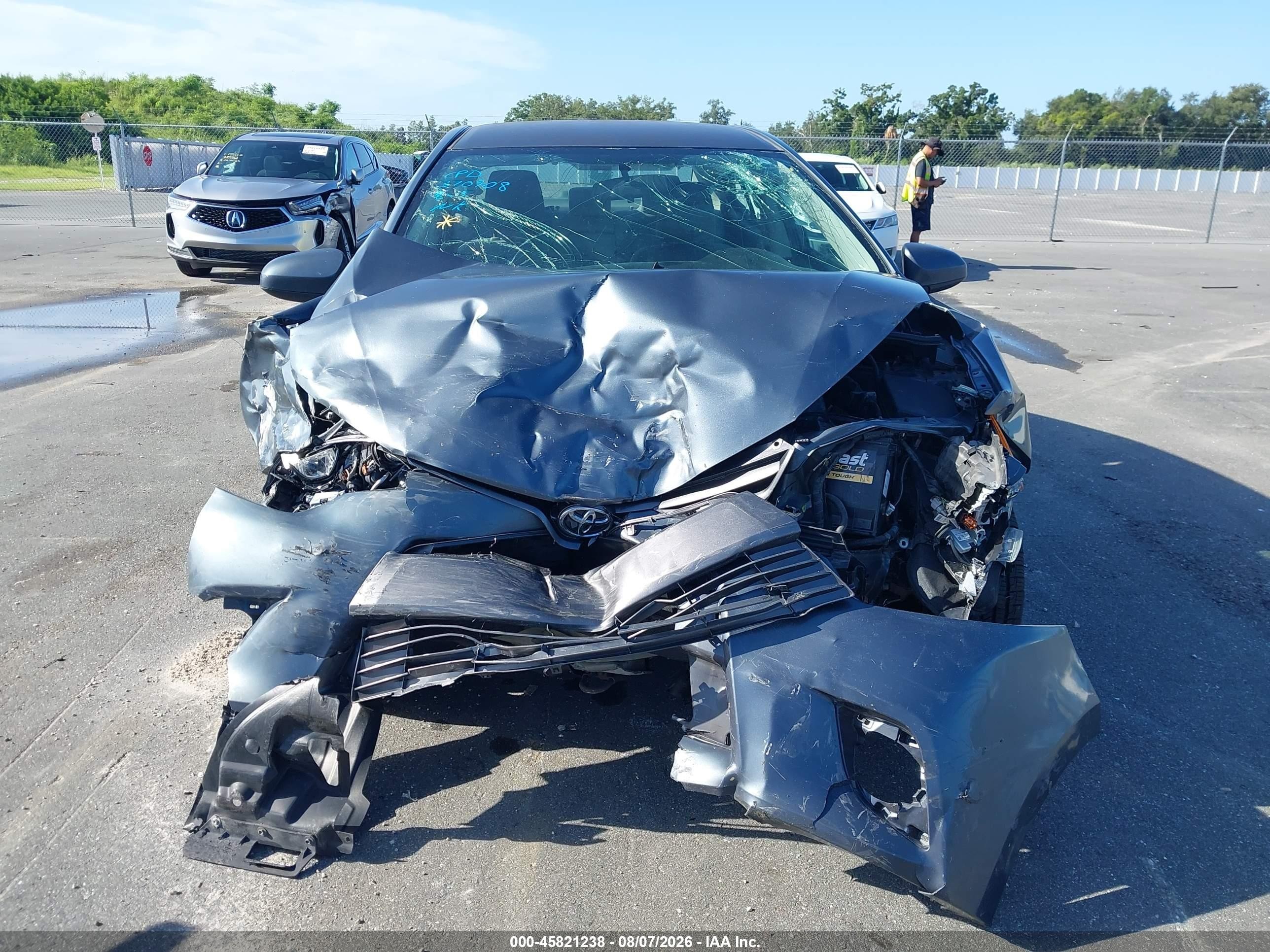 2015 Toyota Corolla Le Gray vin: 2T1BURHE4FC274883