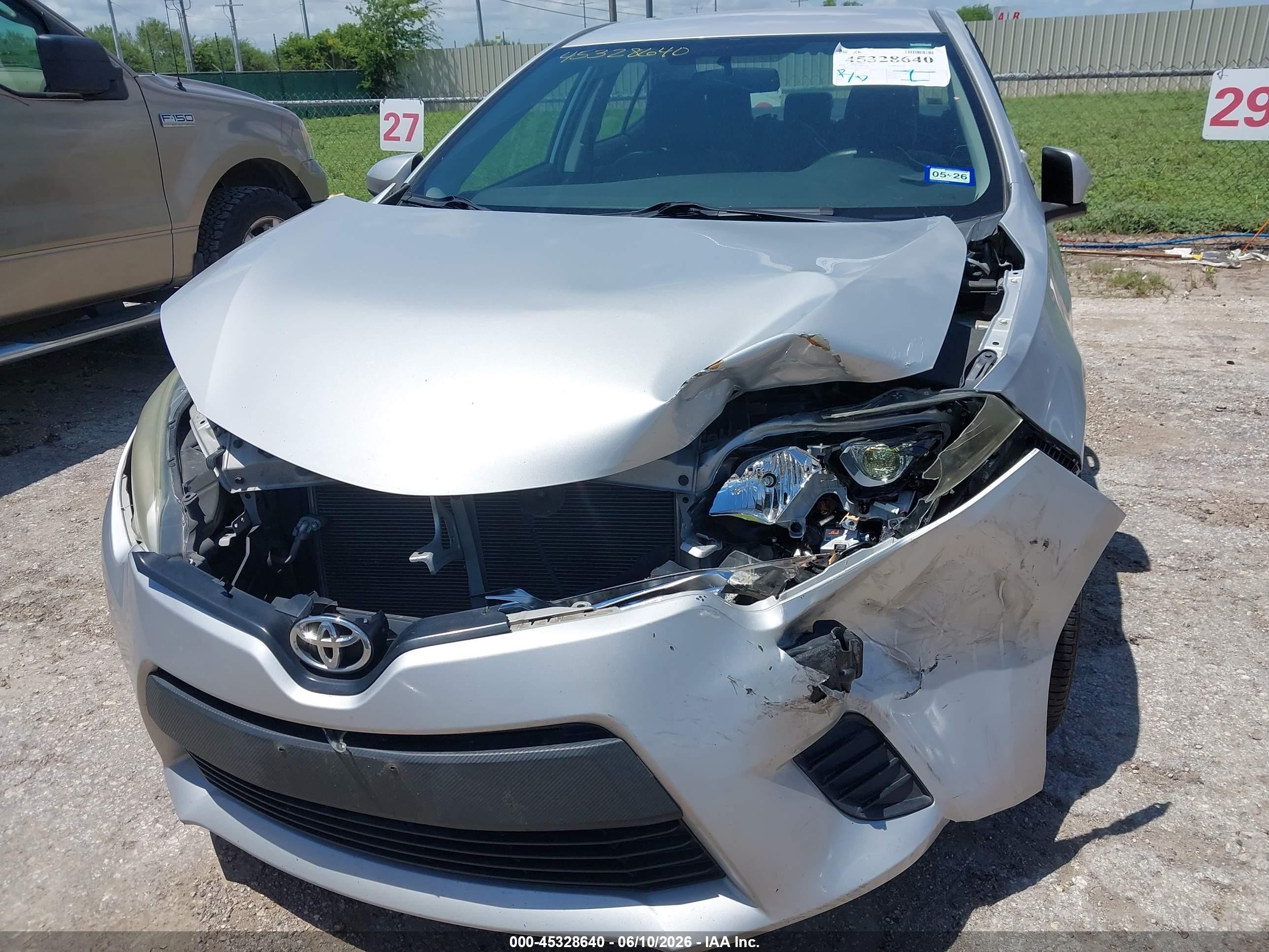 2015 Toyota Corolla L Серебряный vin: 2T1BURHE4FC319983