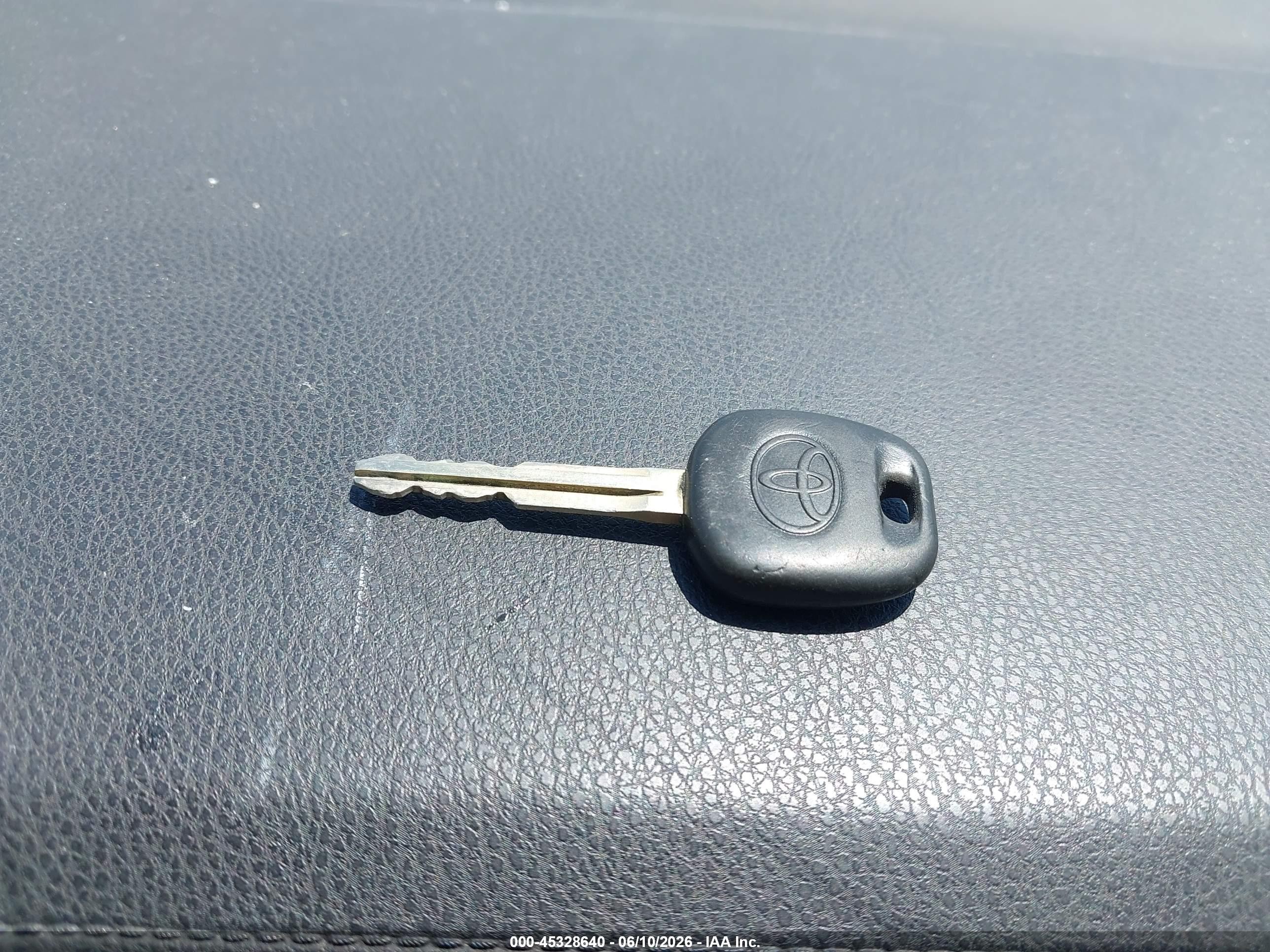 2015 Toyota Corolla L Серебряный vin: 2T1BURHE4FC319983