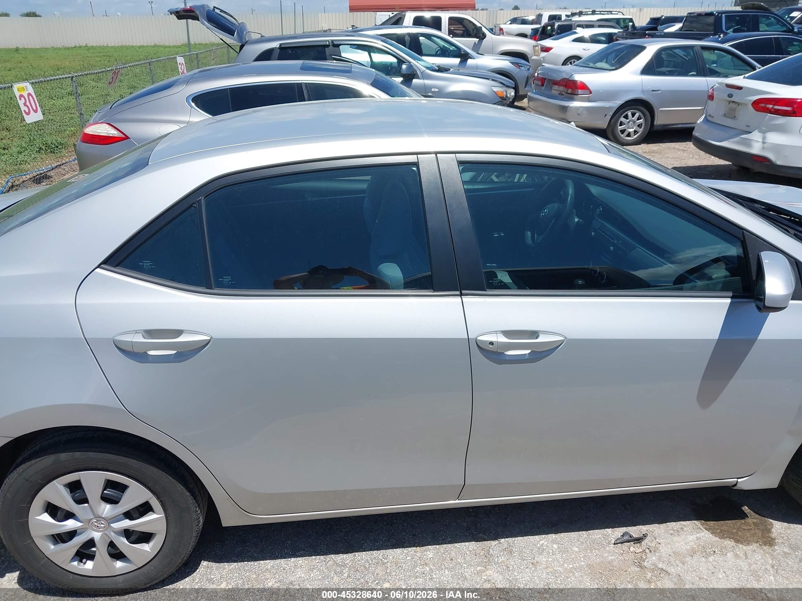 2015 Toyota Corolla L Серебряный vin: 2T1BURHE4FC319983