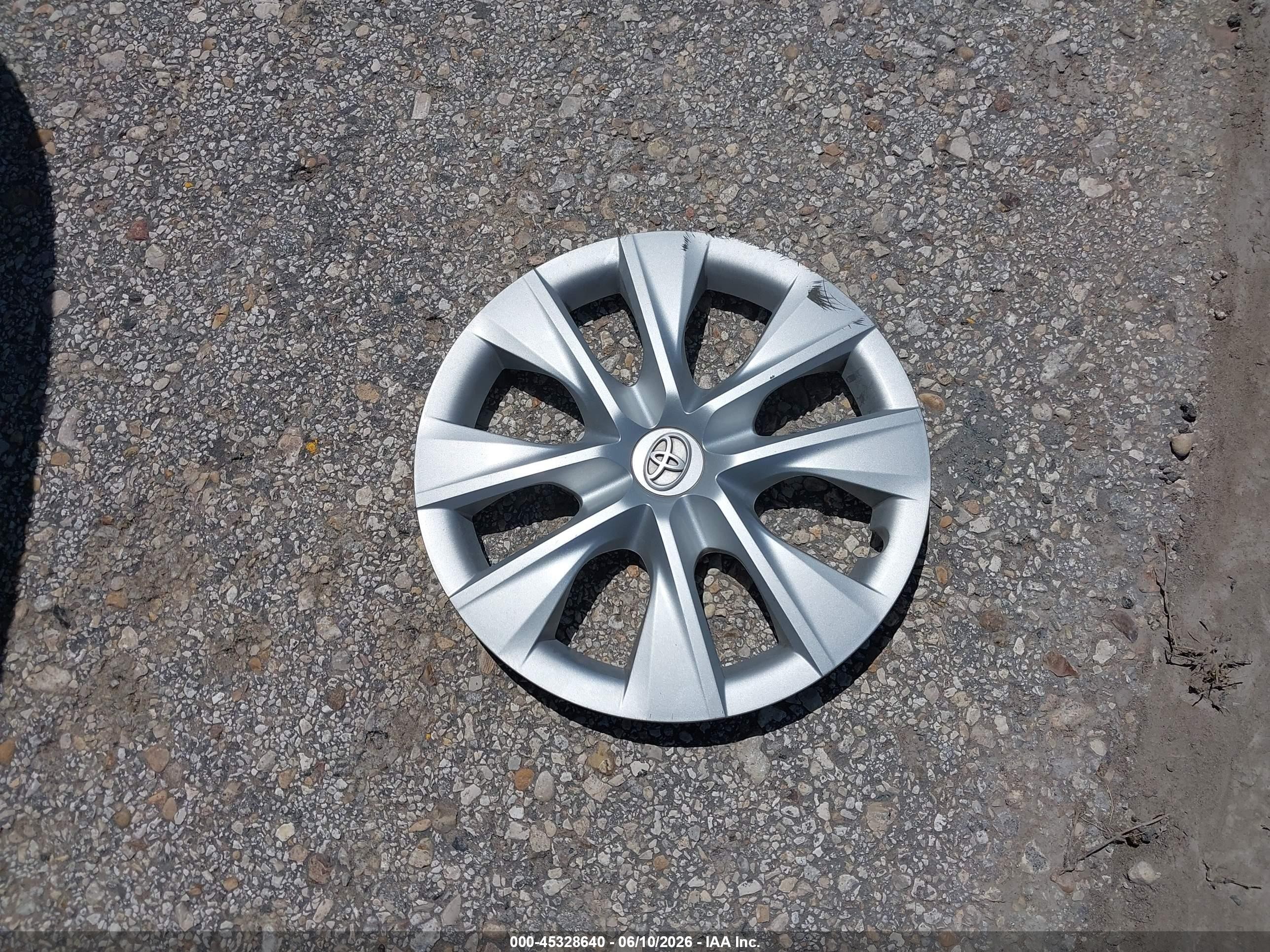 2015 Toyota Corolla L Серебряный vin: 2T1BURHE4FC319983