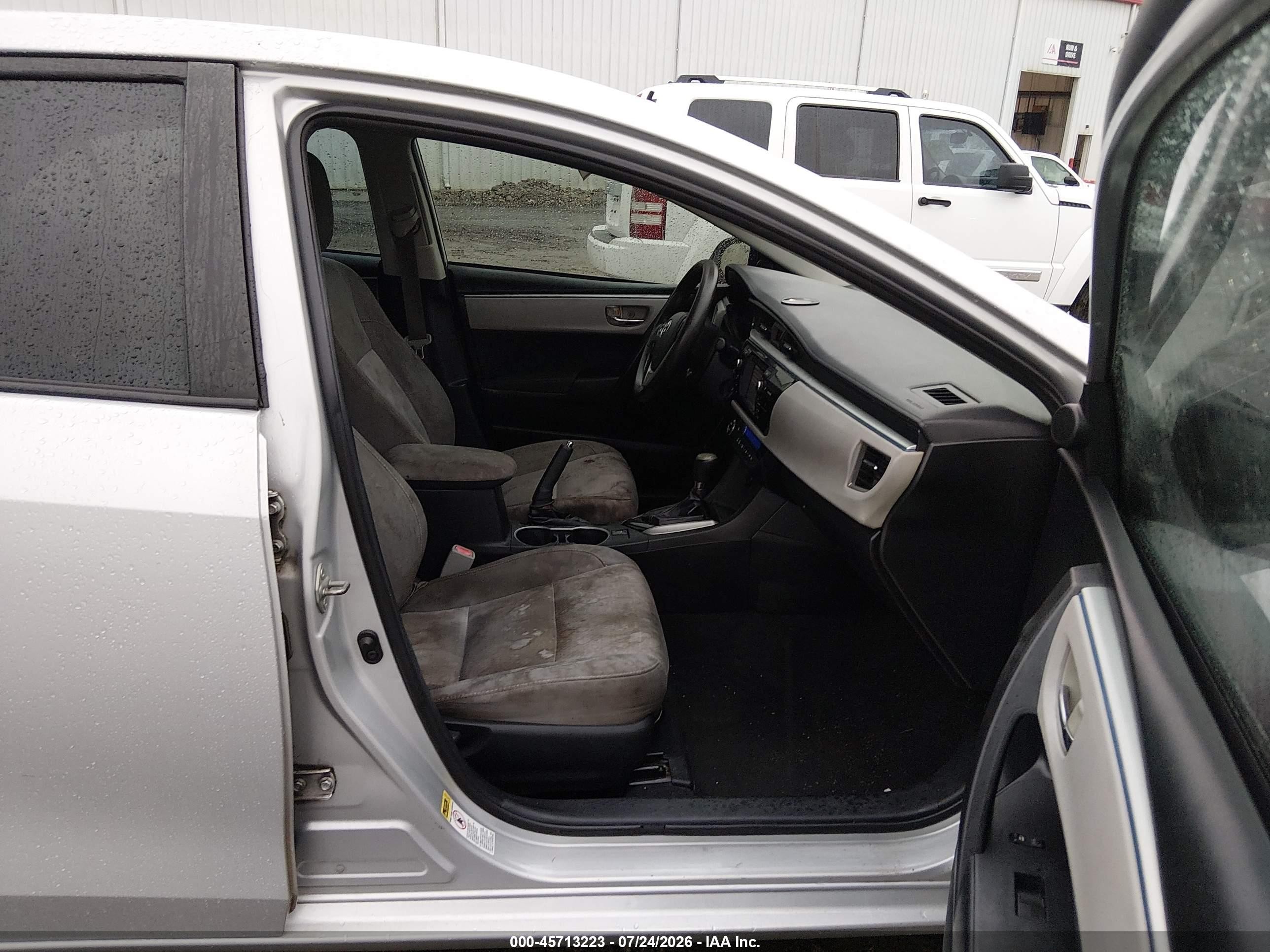 2015 Toyota Corolla Le Plus White vin: 2T1BURHE4FC321832