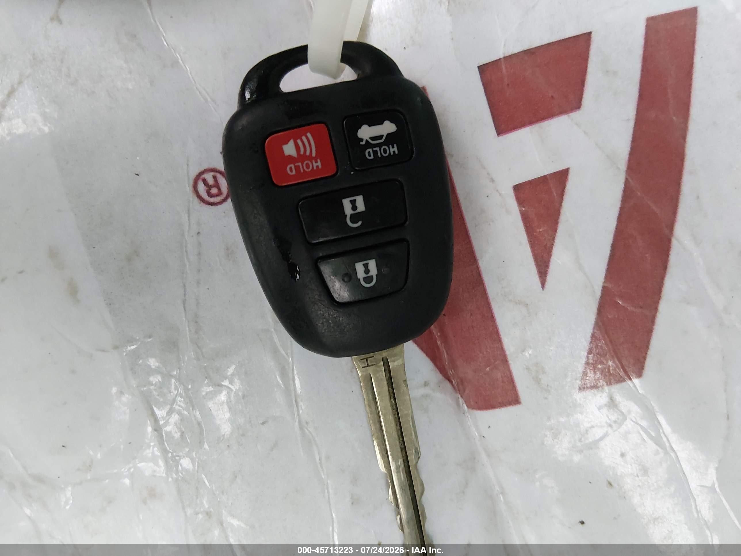 2015 Toyota Corolla Le Plus White vin: 2T1BURHE4FC321832