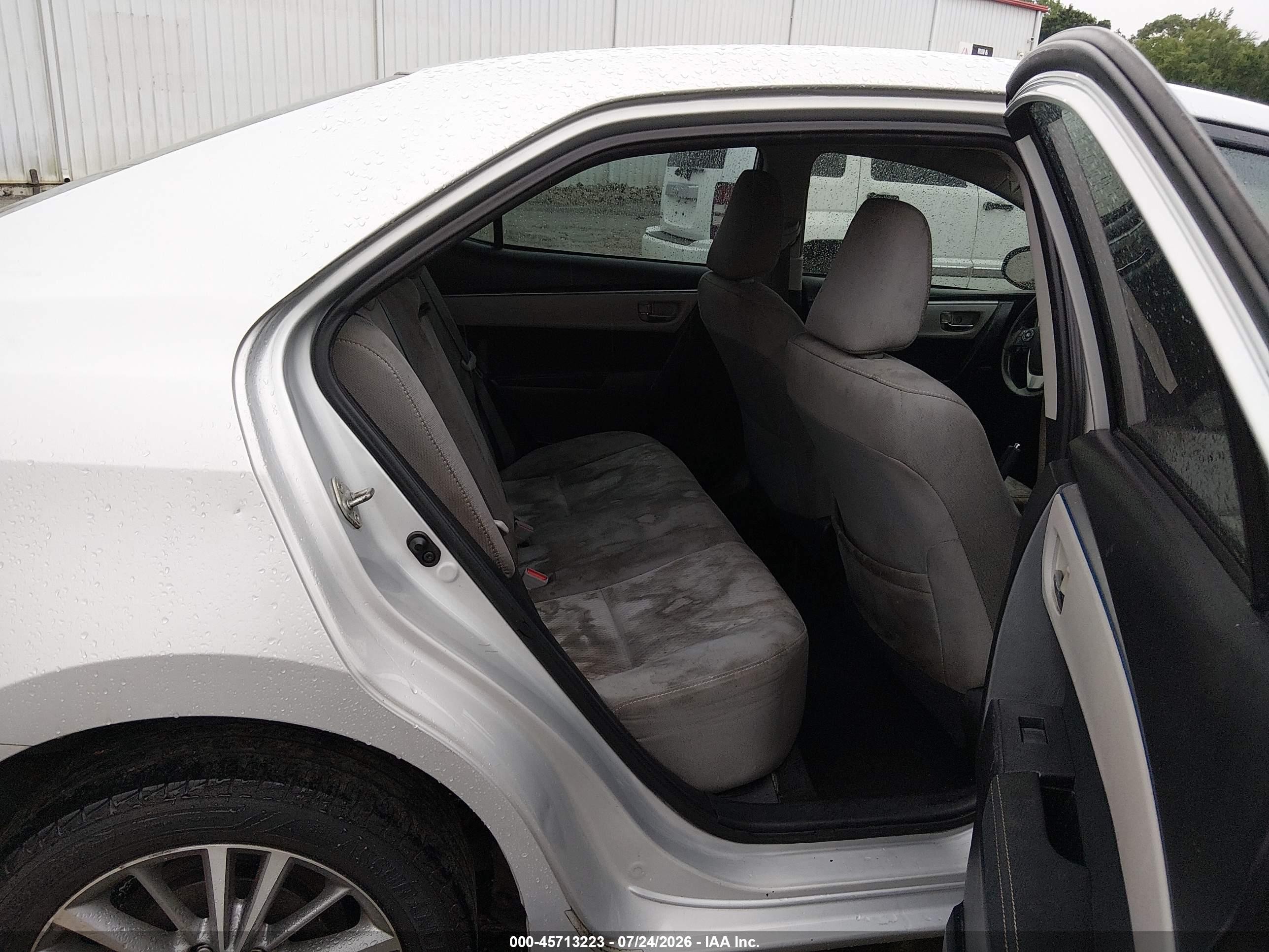 2015 Toyota Corolla Le Plus White vin: 2T1BURHE4FC321832