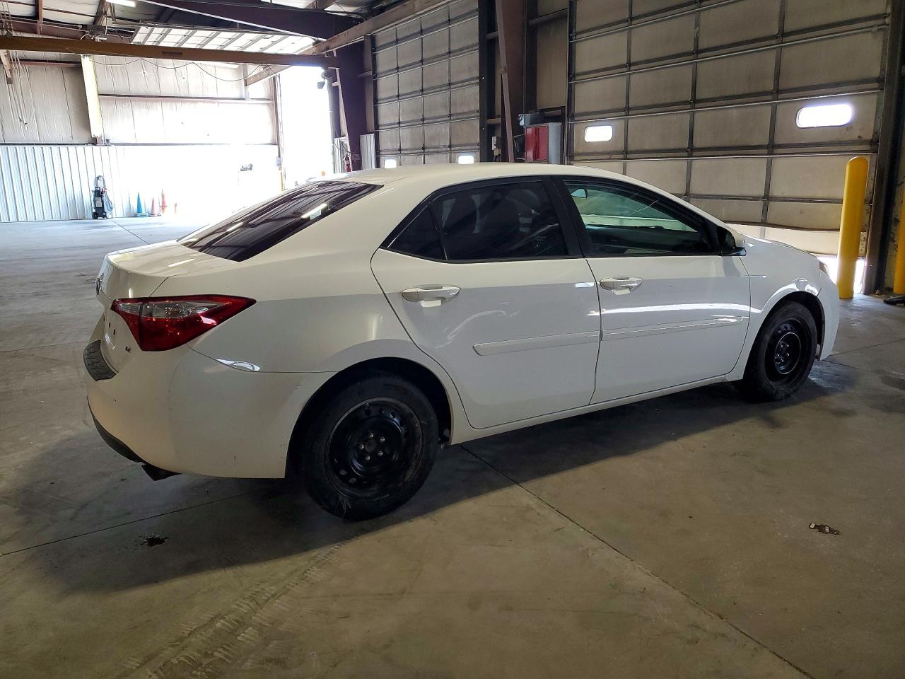 2015 Toyota Corolla Le White vin: 2T1BURHE4FC335505