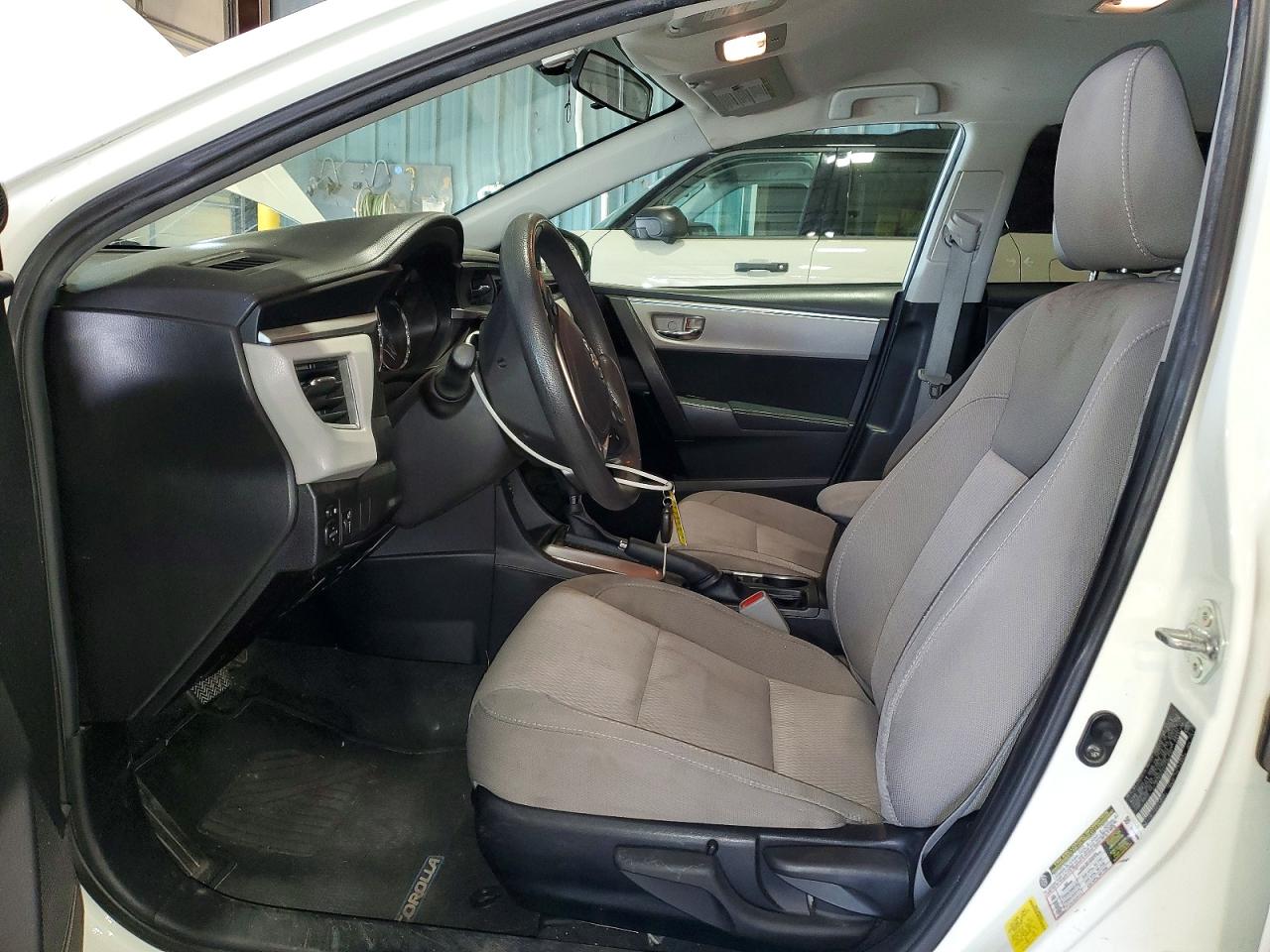 2015 Toyota Corolla Le White vin: 2T1BURHE4FC335505