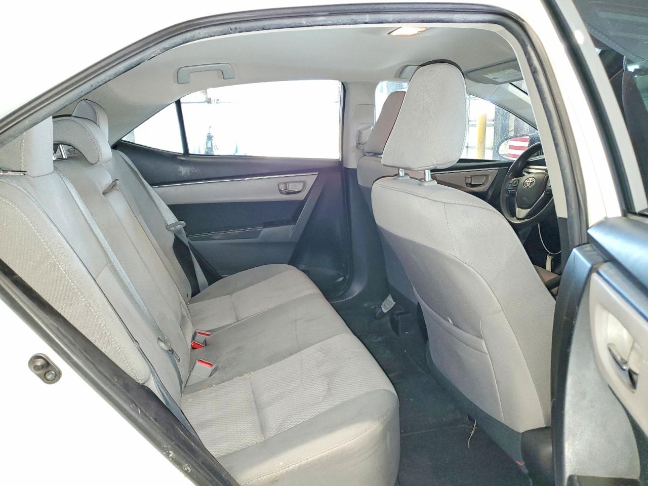 2015 Toyota Corolla Le White vin: 2T1BURHE4FC335505