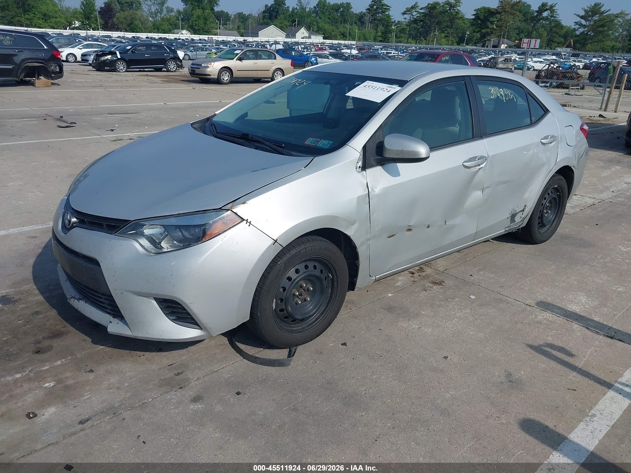 2015 Toyota Corolla Le Серебряный vin: 2T1BURHE4FC370027