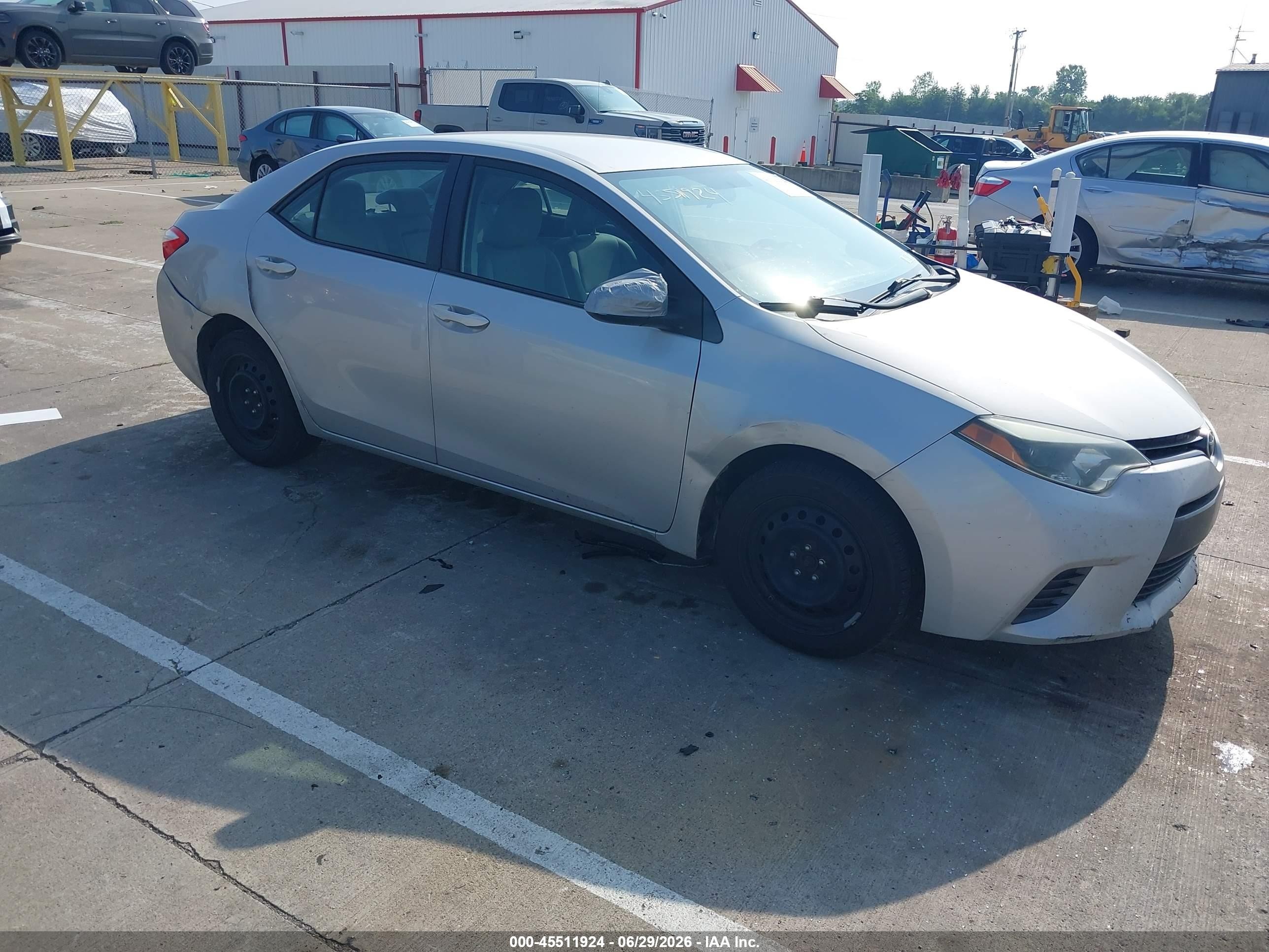 2015 Toyota Corolla Le Серебряный vin: 2T1BURHE4FC370027