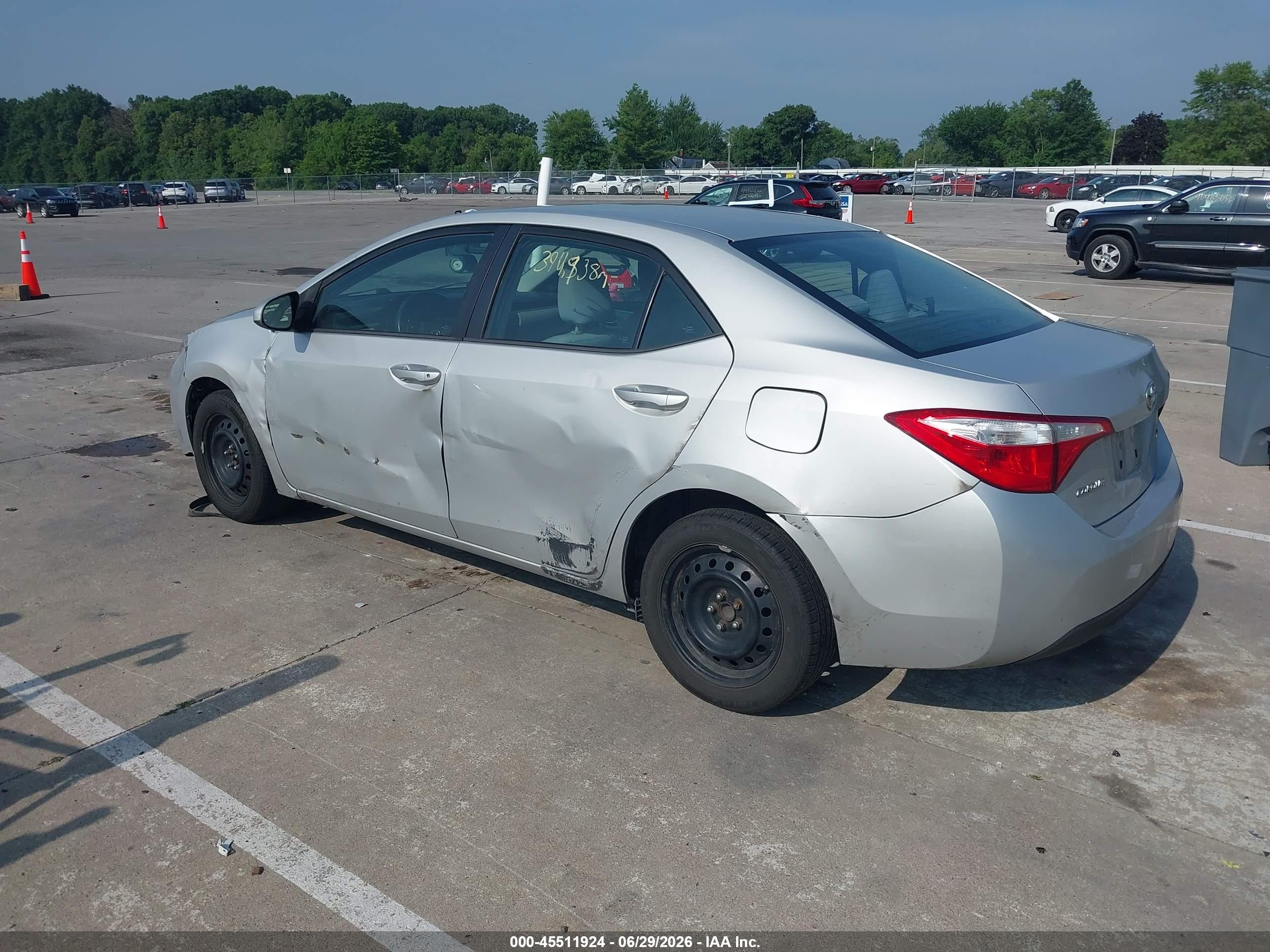 2015 Toyota Corolla Le Серебряный vin: 2T1BURHE4FC370027