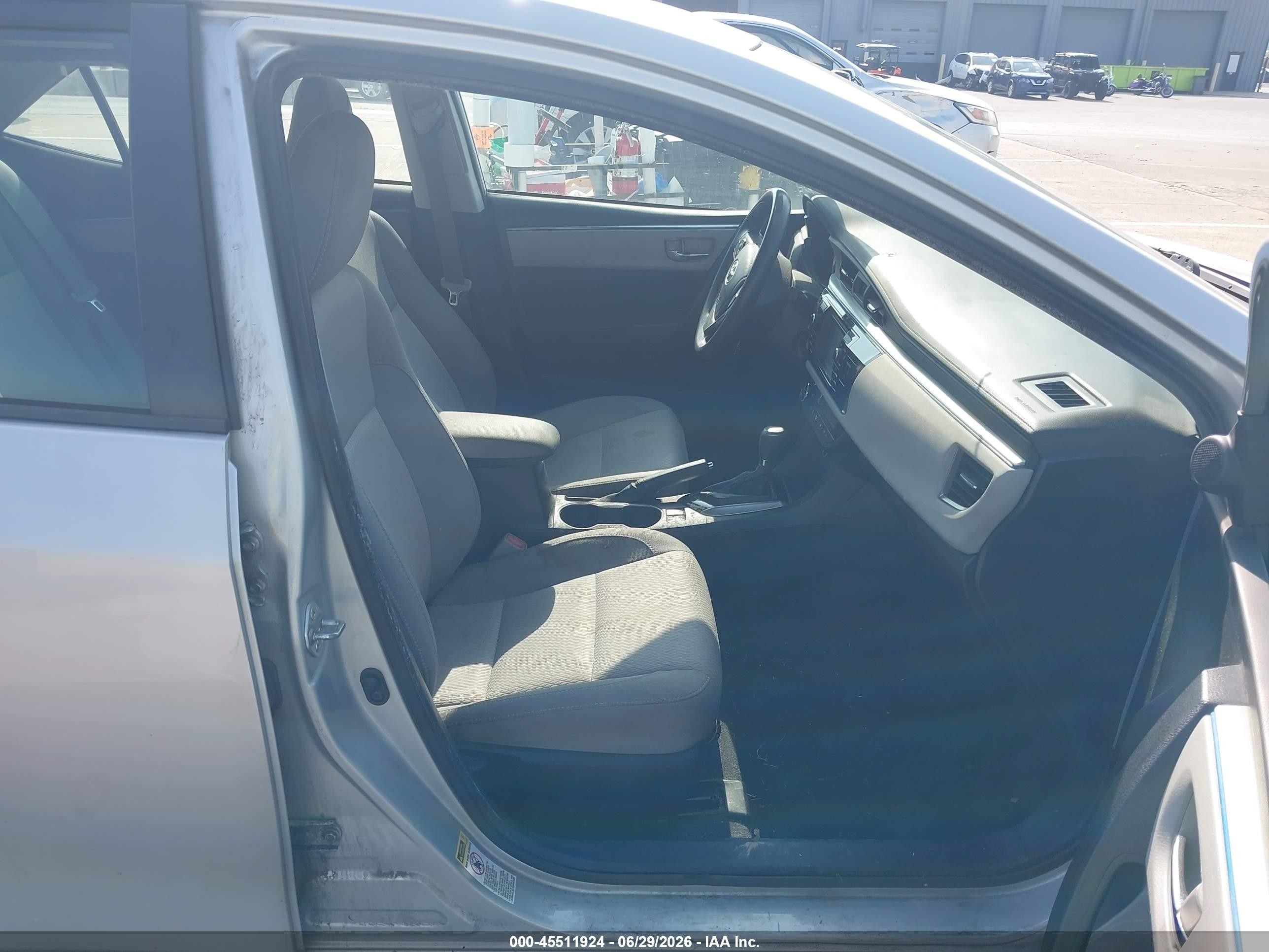 2015 Toyota Corolla Le Серебряный vin: 2T1BURHE4FC370027