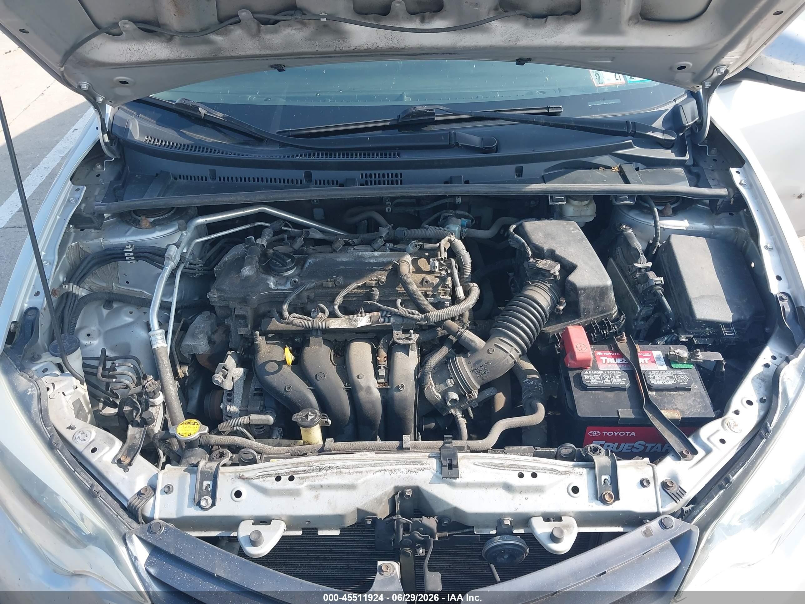 2015 Toyota Corolla Le Серебряный vin: 2T1BURHE4FC370027