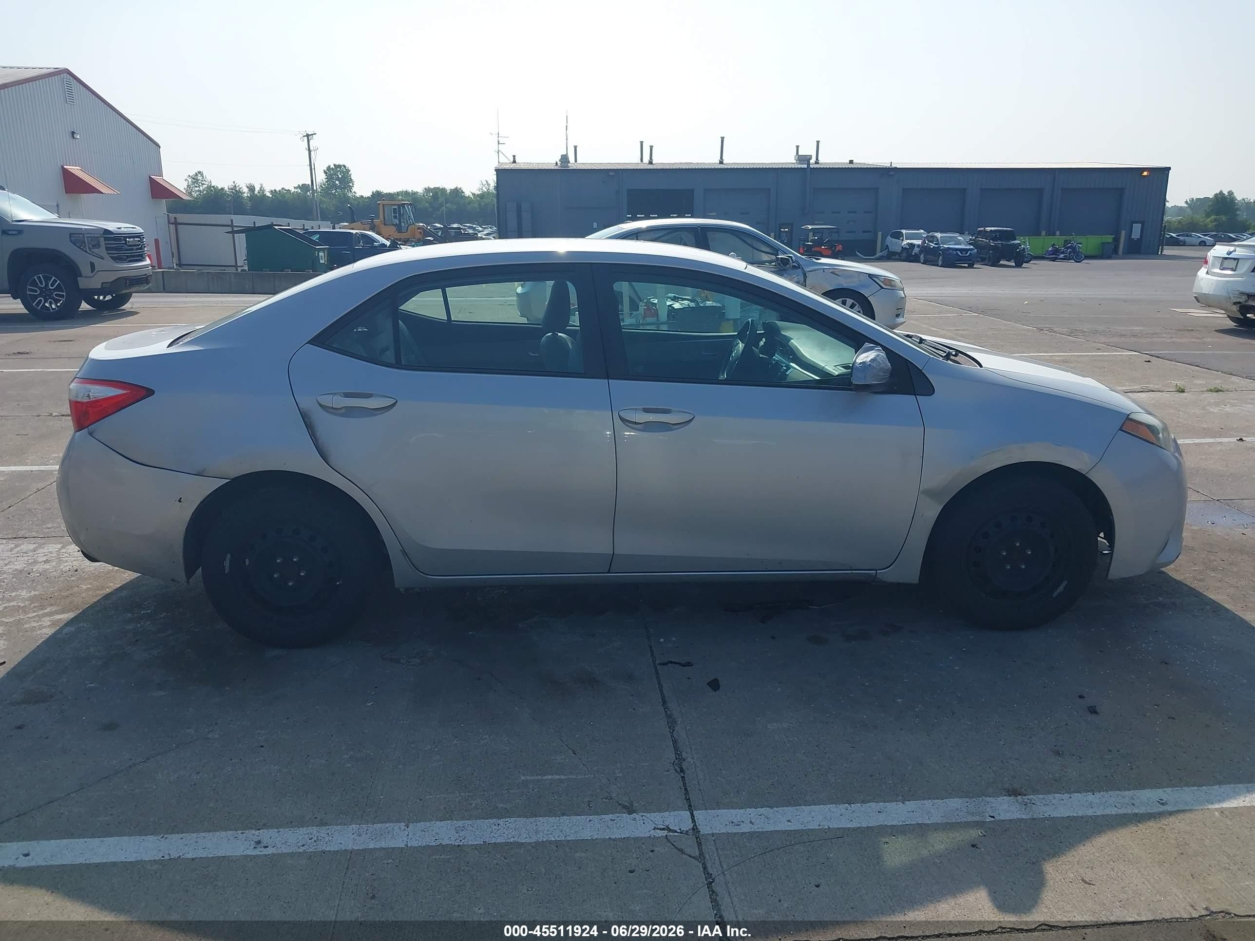 2015 Toyota Corolla Le Серебряный vin: 2T1BURHE4FC370027