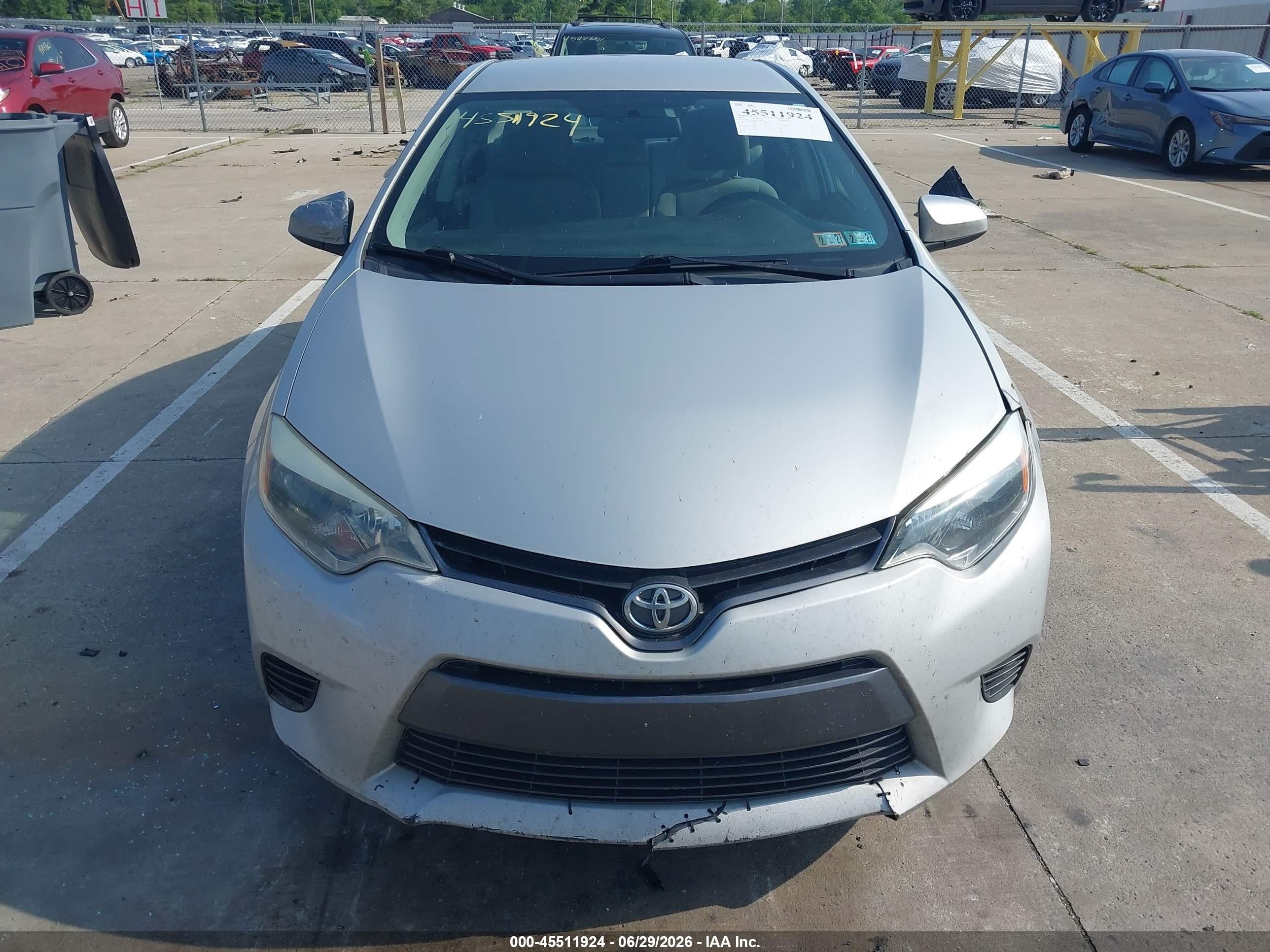 2015 Toyota Corolla Le Серебряный vin: 2T1BURHE4FC370027