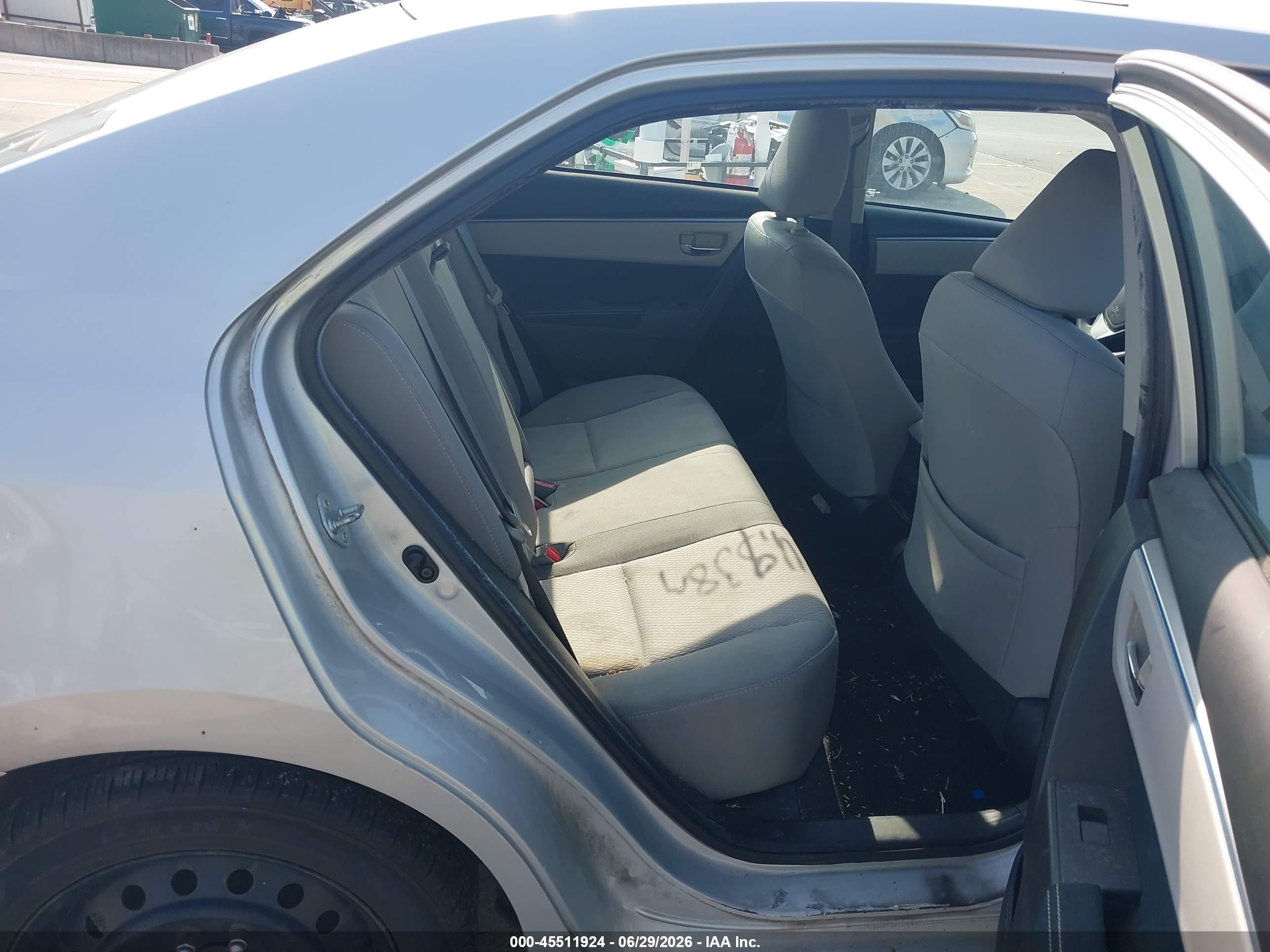 2015 Toyota Corolla Le Серебряный vin: 2T1BURHE4FC370027