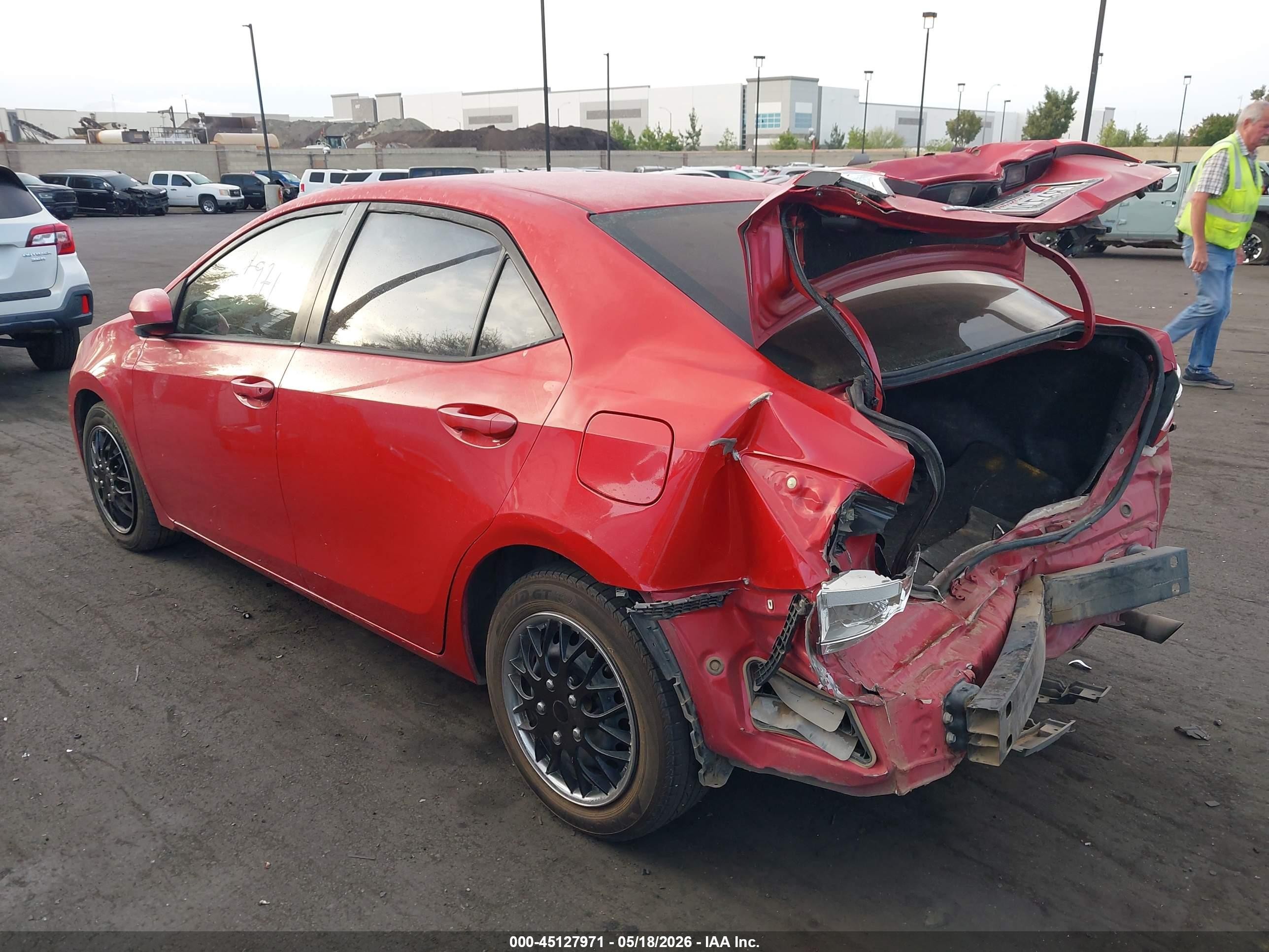 2015 Toyota Corolla Le Red vin: 2T1BURHE4FC397101
