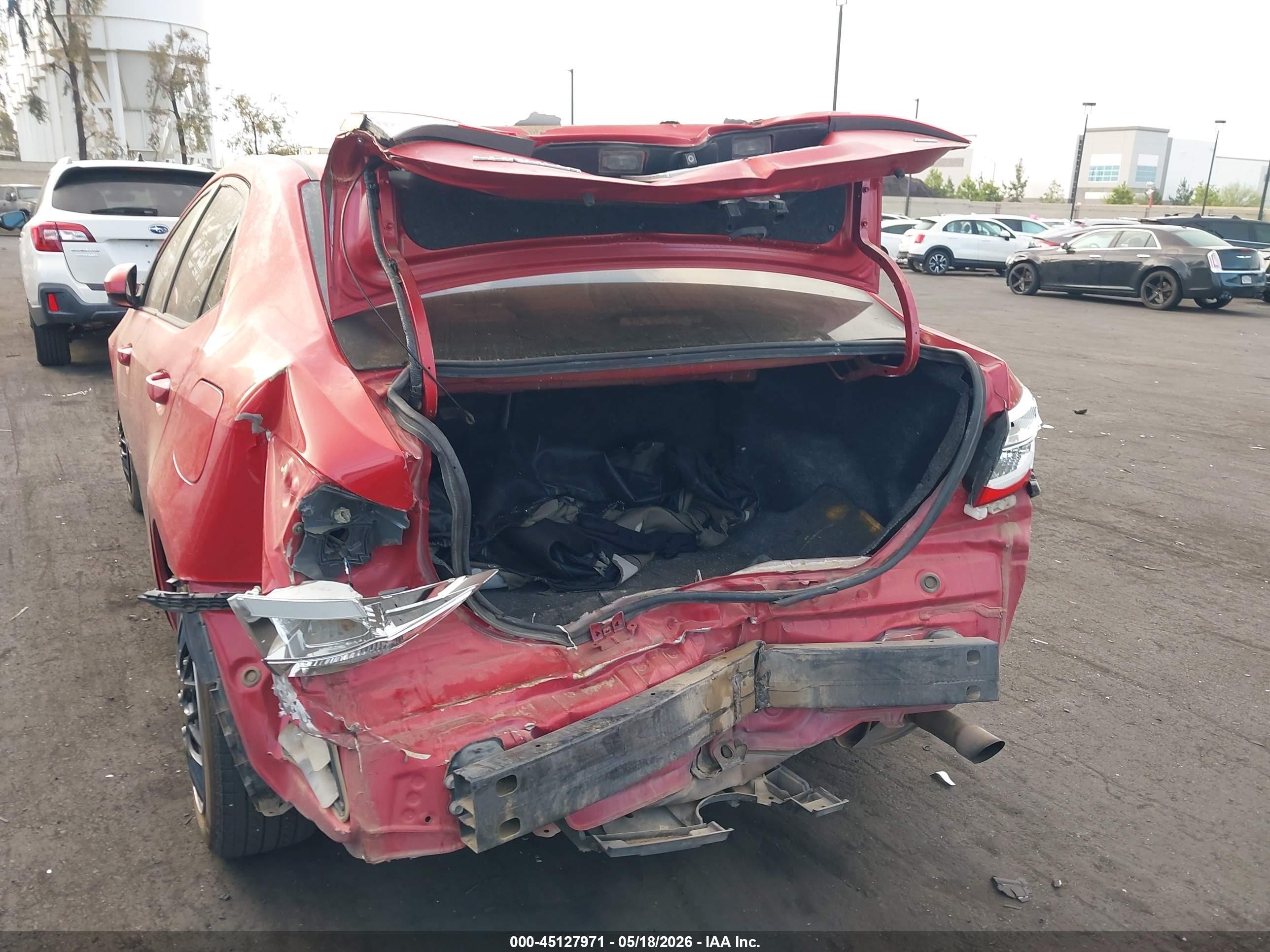 2015 Toyota Corolla Le Red vin: 2T1BURHE4FC397101