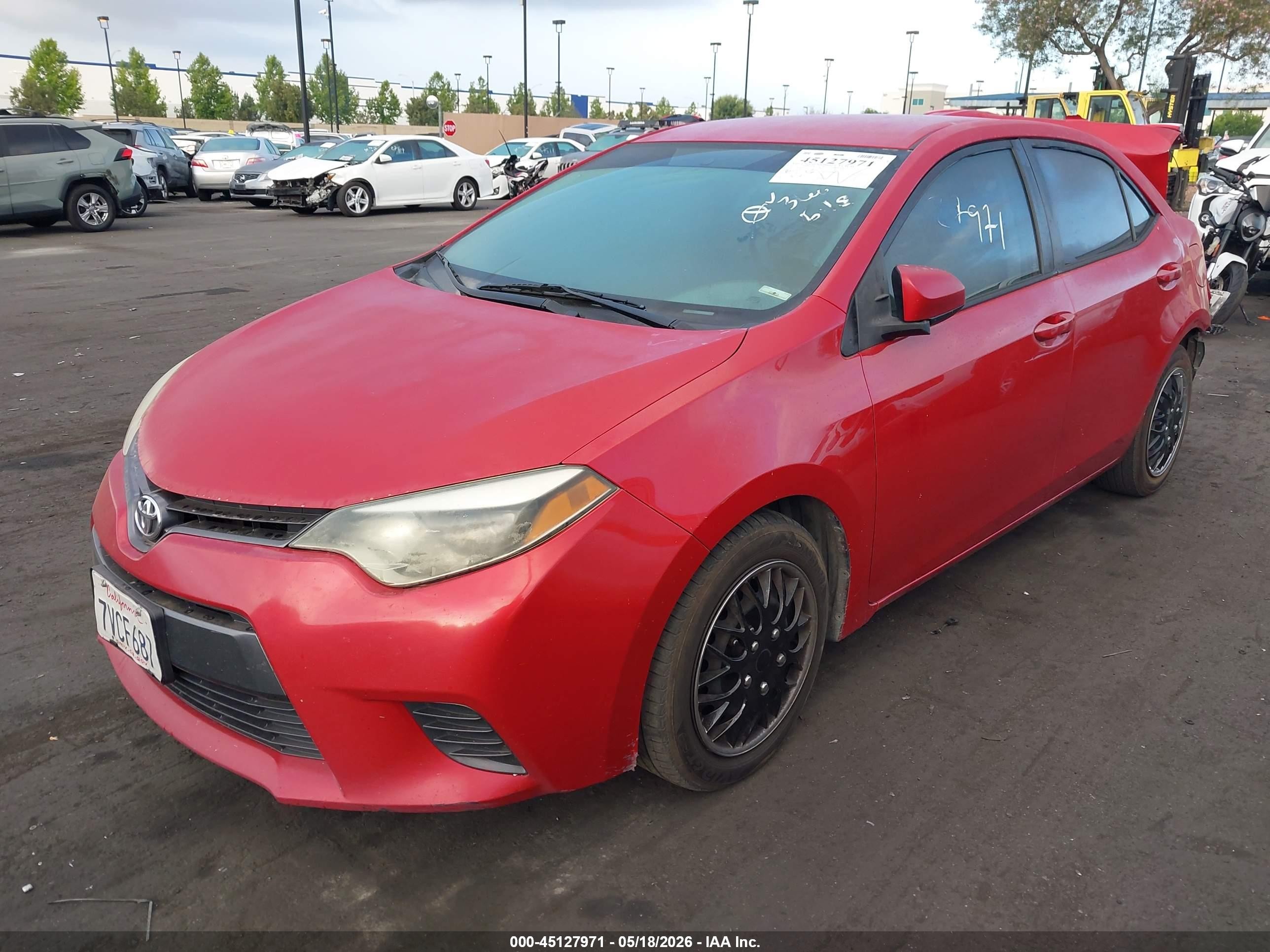 2015 Toyota Corolla Le Red vin: 2T1BURHE4FC397101