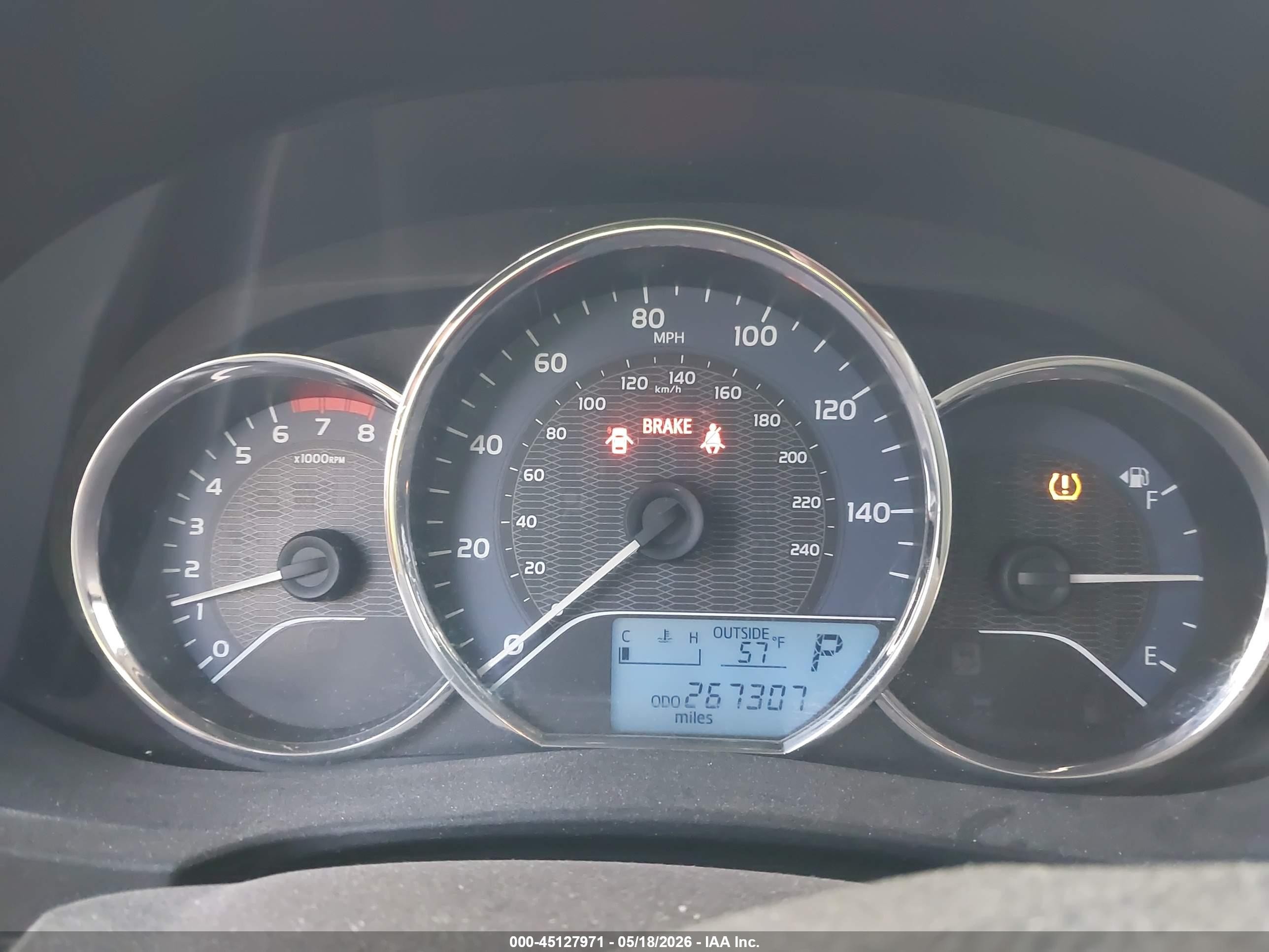 2015 Toyota Corolla Le Red vin: 2T1BURHE4FC397101