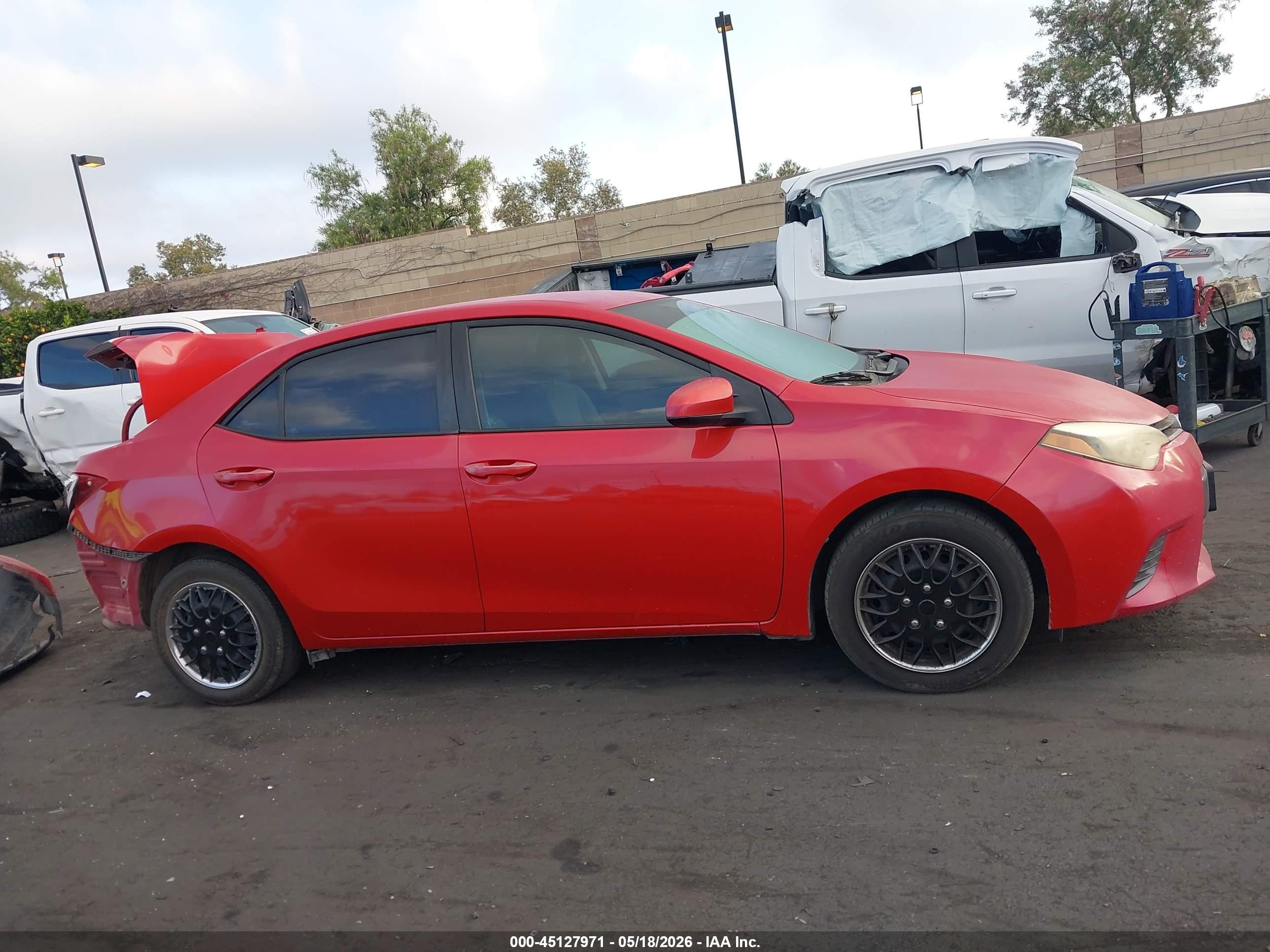 2015 Toyota Corolla Le Red vin: 2T1BURHE4FC397101