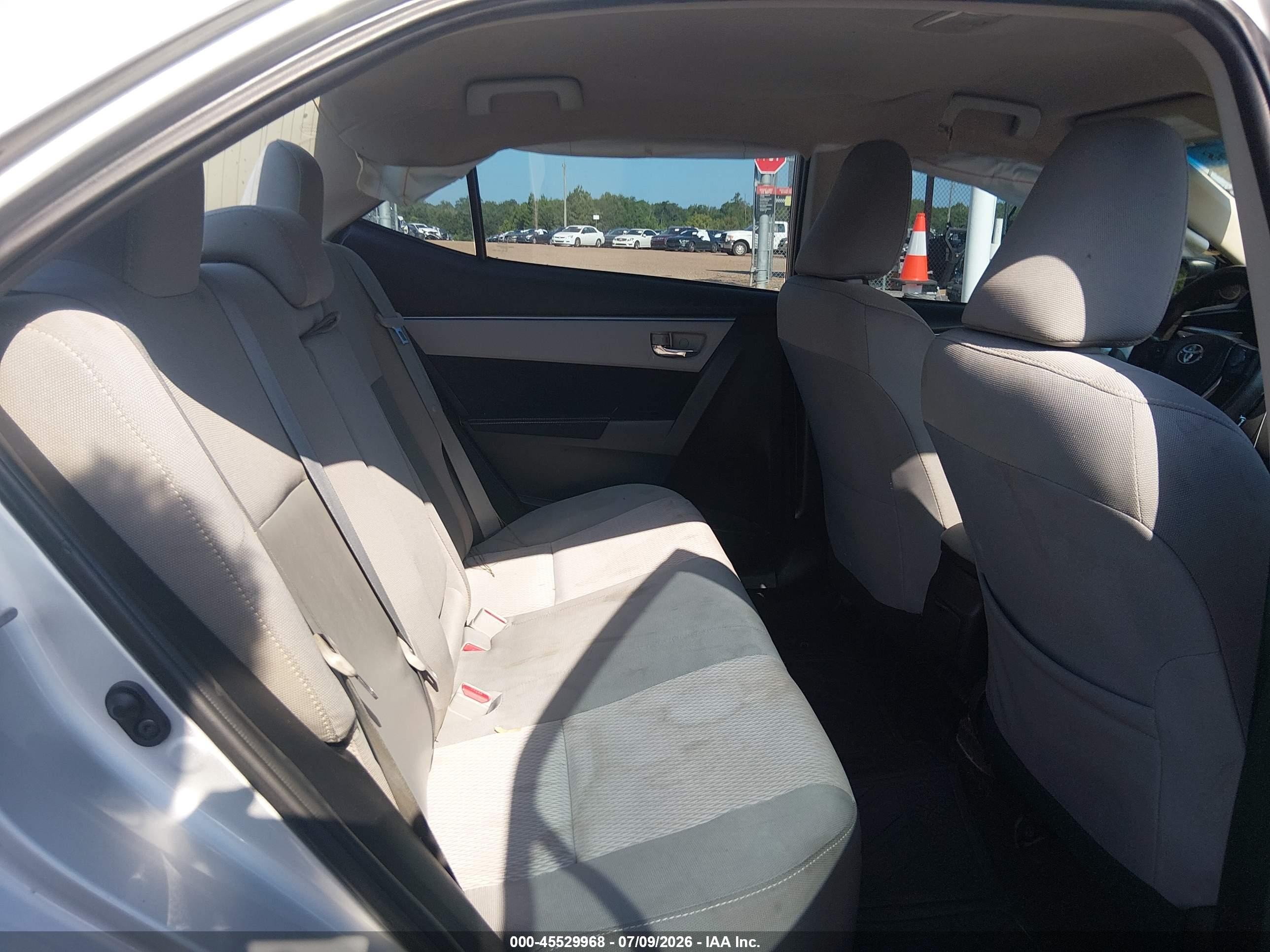 2015 Toyota Corolla Le Plus Silver vin: 2T1BURHE4FC412180