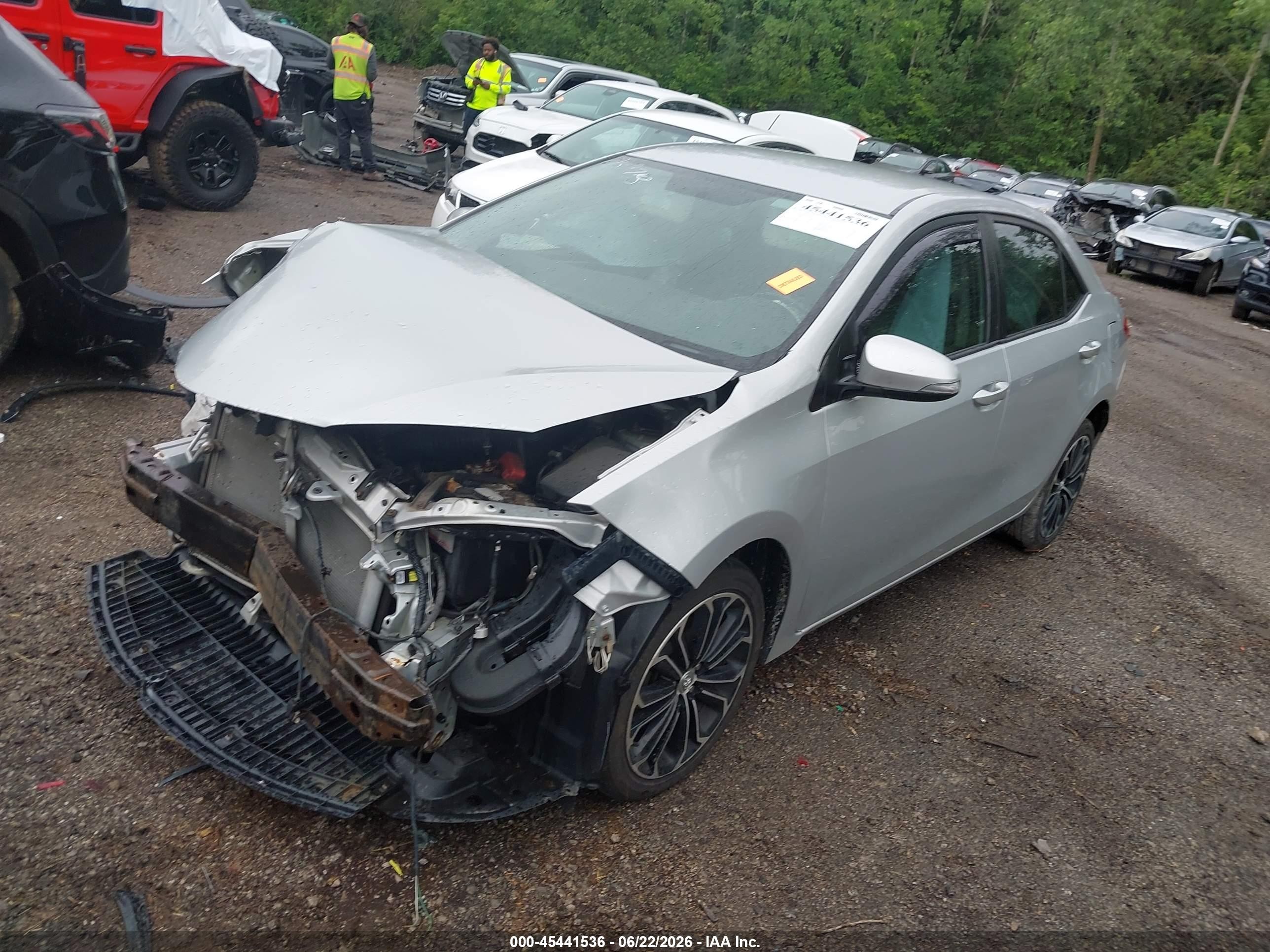 2015 Toyota Corolla S Plus Silver vin: 2T1BURHE4FC413684