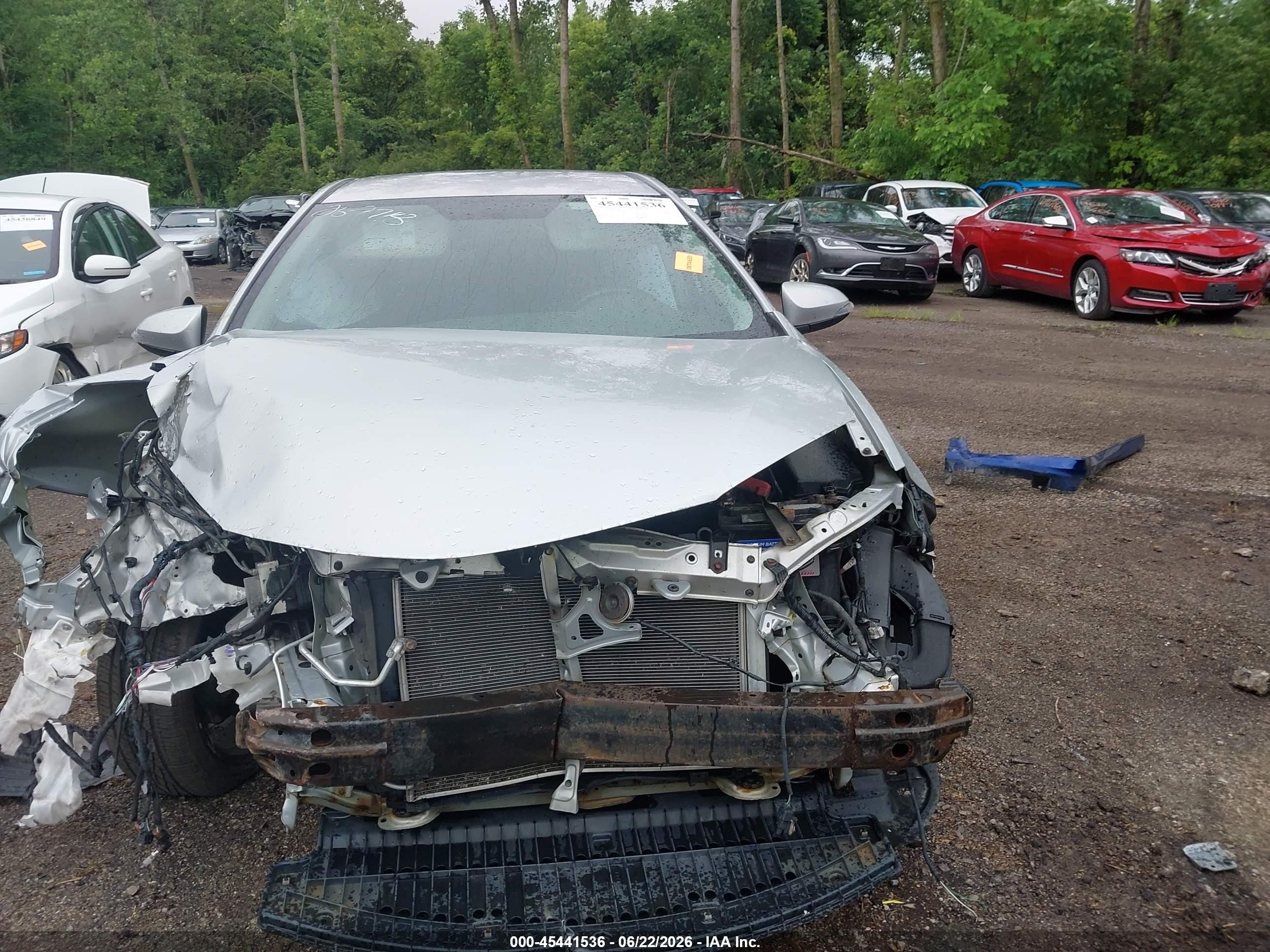 2015 Toyota Corolla S Plus Silver vin: 2T1BURHE4FC413684