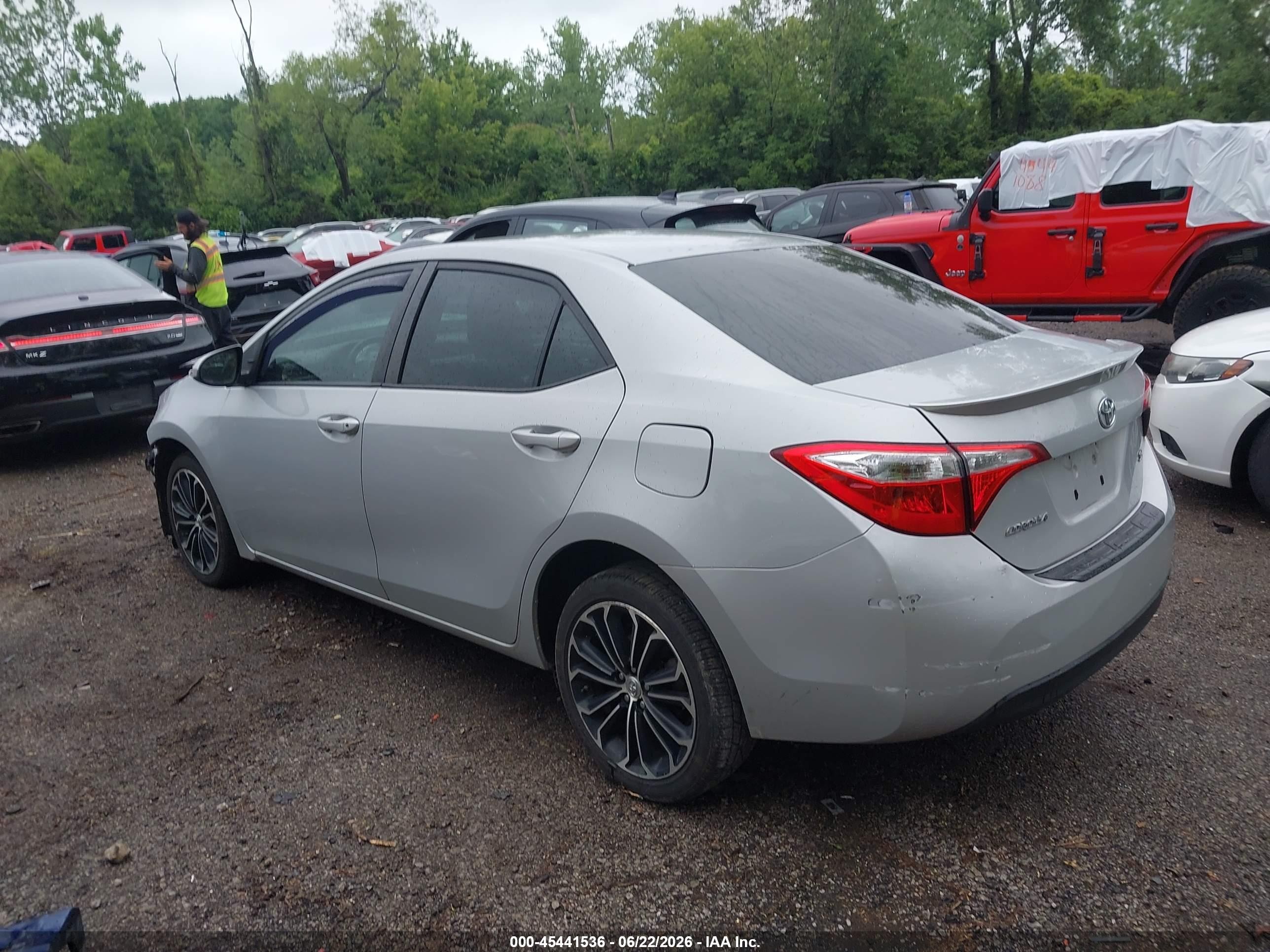 2015 Toyota Corolla S Plus Silver vin: 2T1BURHE4FC413684