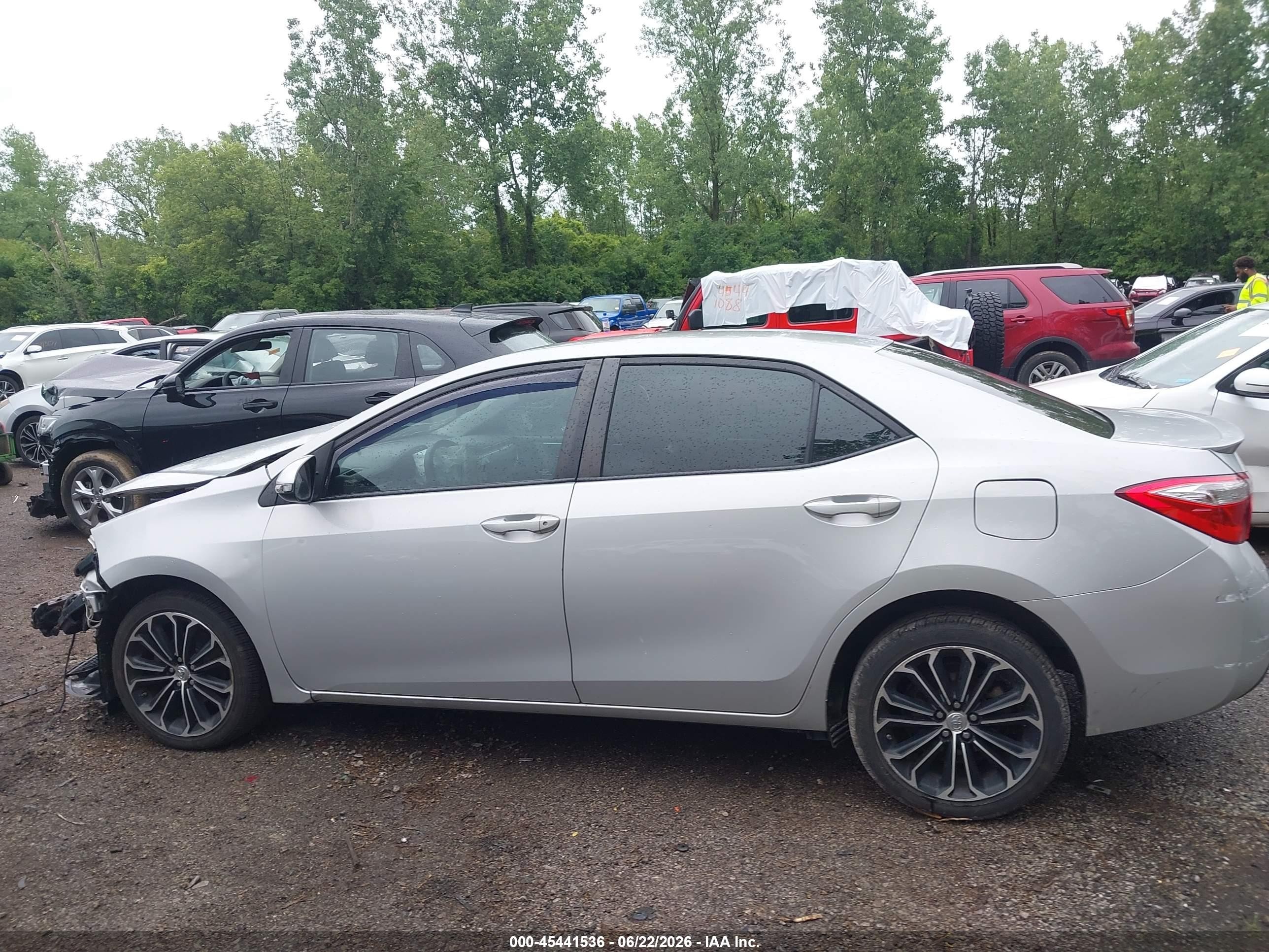 2015 Toyota Corolla S Plus Silver vin: 2T1BURHE4FC413684