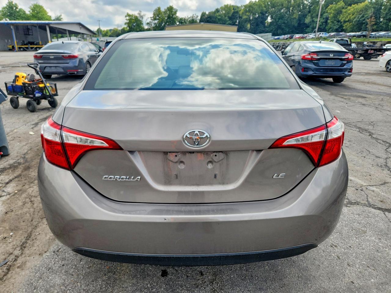 2015 Toyota Corolla Le Brown vin: 2T1BURHE4FC426483
