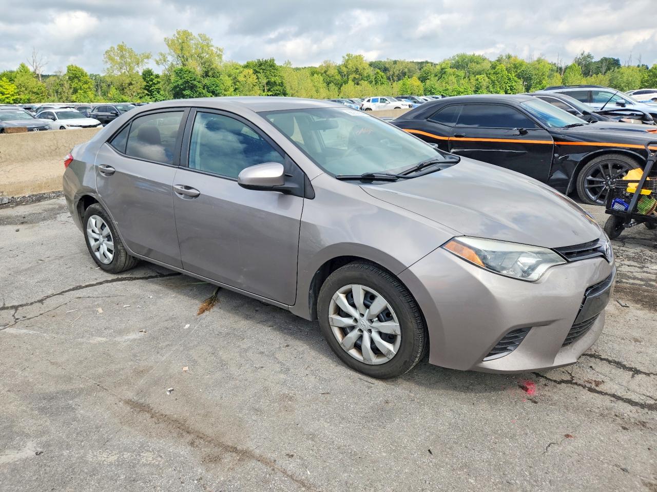2015 Toyota Corolla Le Brown vin: 2T1BURHE4FC426483