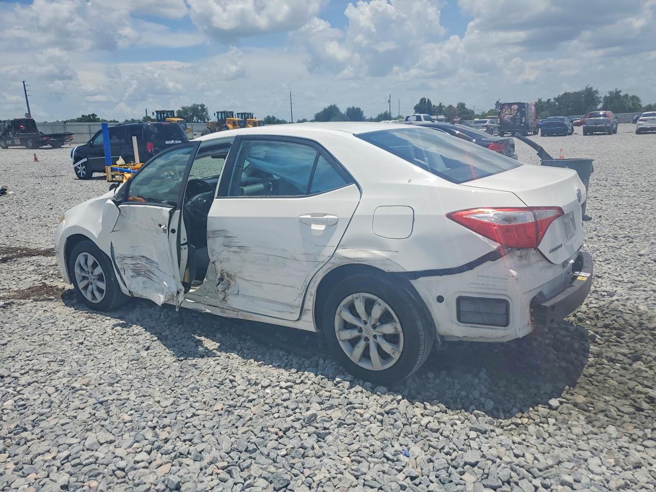 2015 Toyota Corolla Le White vin: 2T1BURHE4FC453036