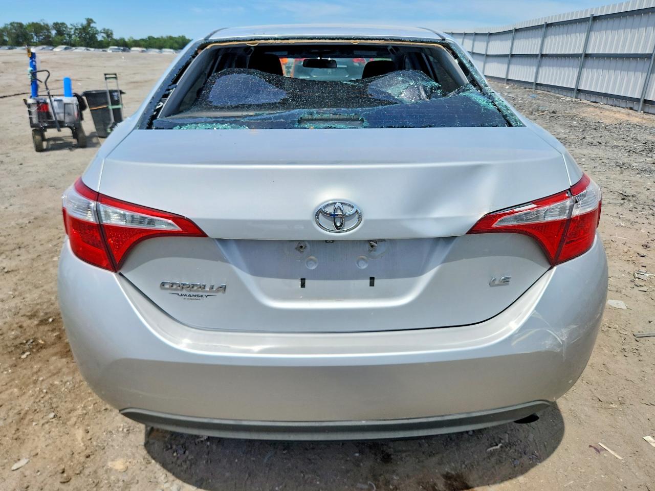 2015 Toyota Corolla Le Серебряный vin: 2T1BURHE4FC464909