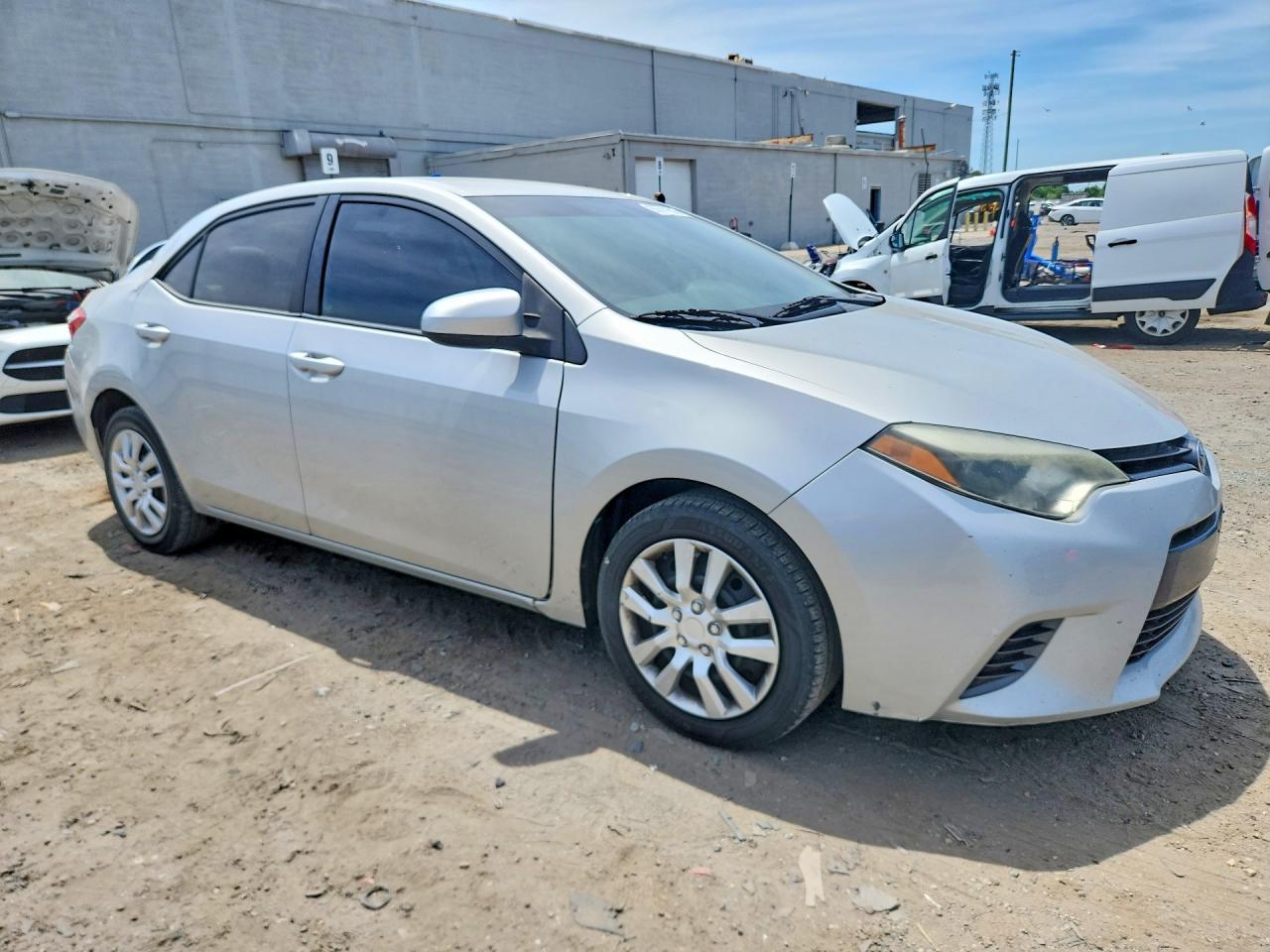 2015 Toyota Corolla Le Серебряный vin: 2T1BURHE4FC464909