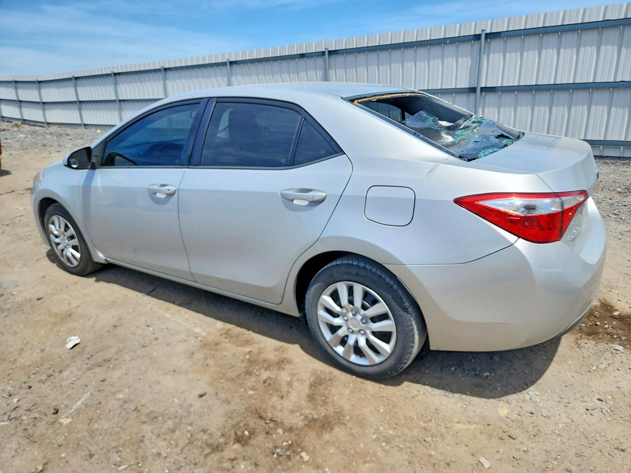 2015 Toyota Corolla Le Серебряный vin: 2T1BURHE4FC464909