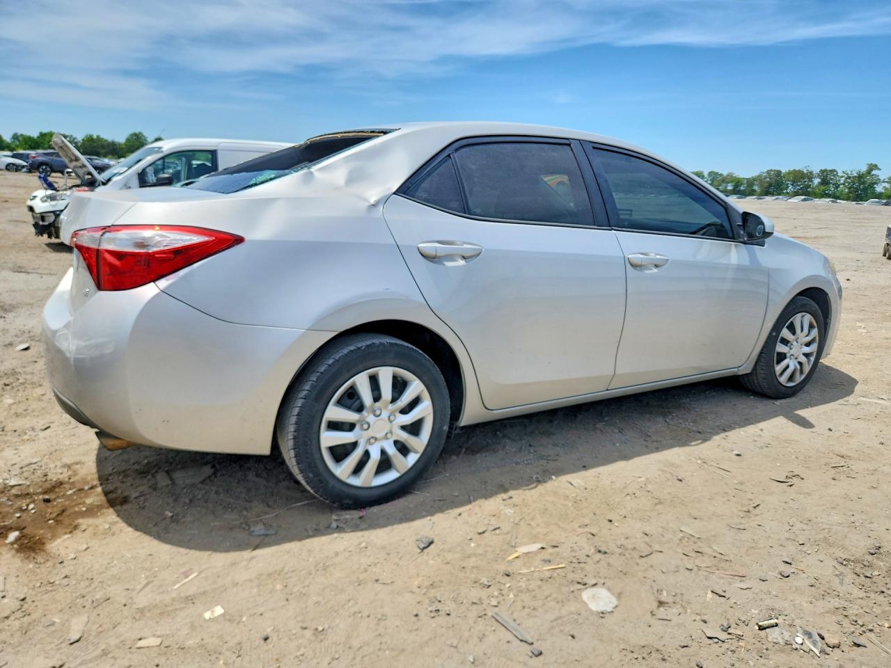 2015 Toyota Corolla Le Серебряный vin: 2T1BURHE4FC464909