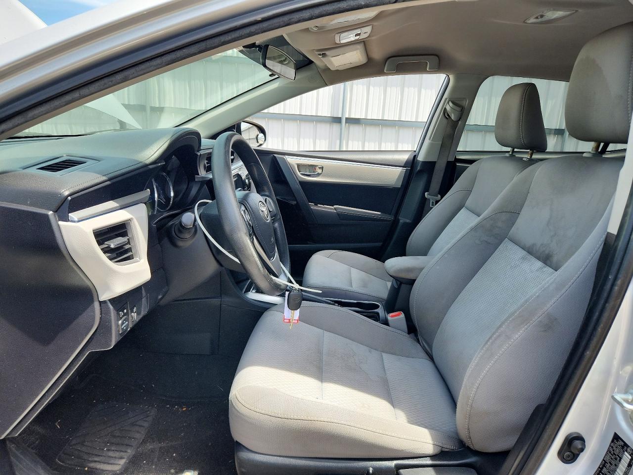 2015 Toyota Corolla Le Серебряный vin: 2T1BURHE4FC464909