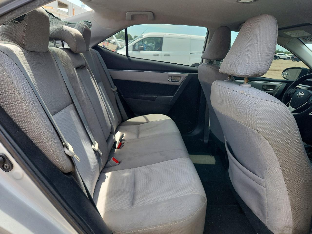 2015 Toyota Corolla Le Серебряный vin: 2T1BURHE4FC464909