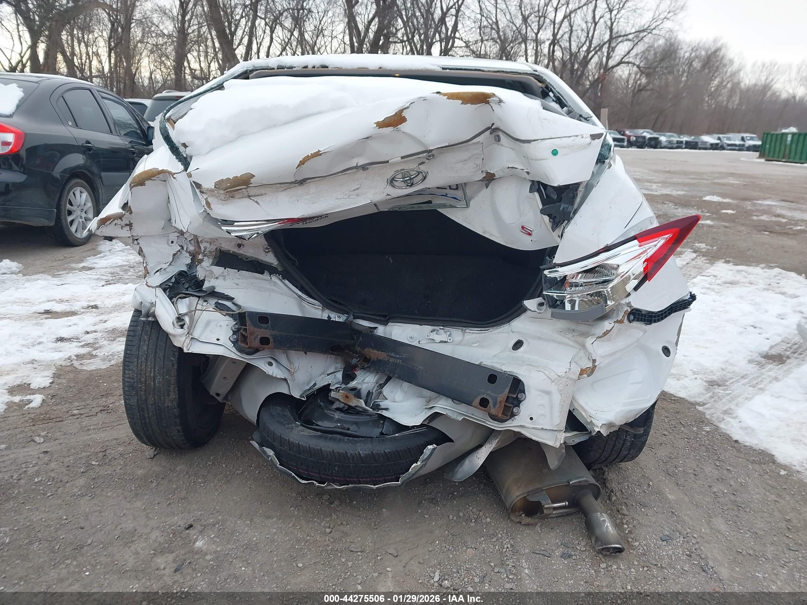2015 Toyota Corolla L/le/le Plus/le Premium/s/s Plus/s Premium White vin: 2T1BURHE4FC938468