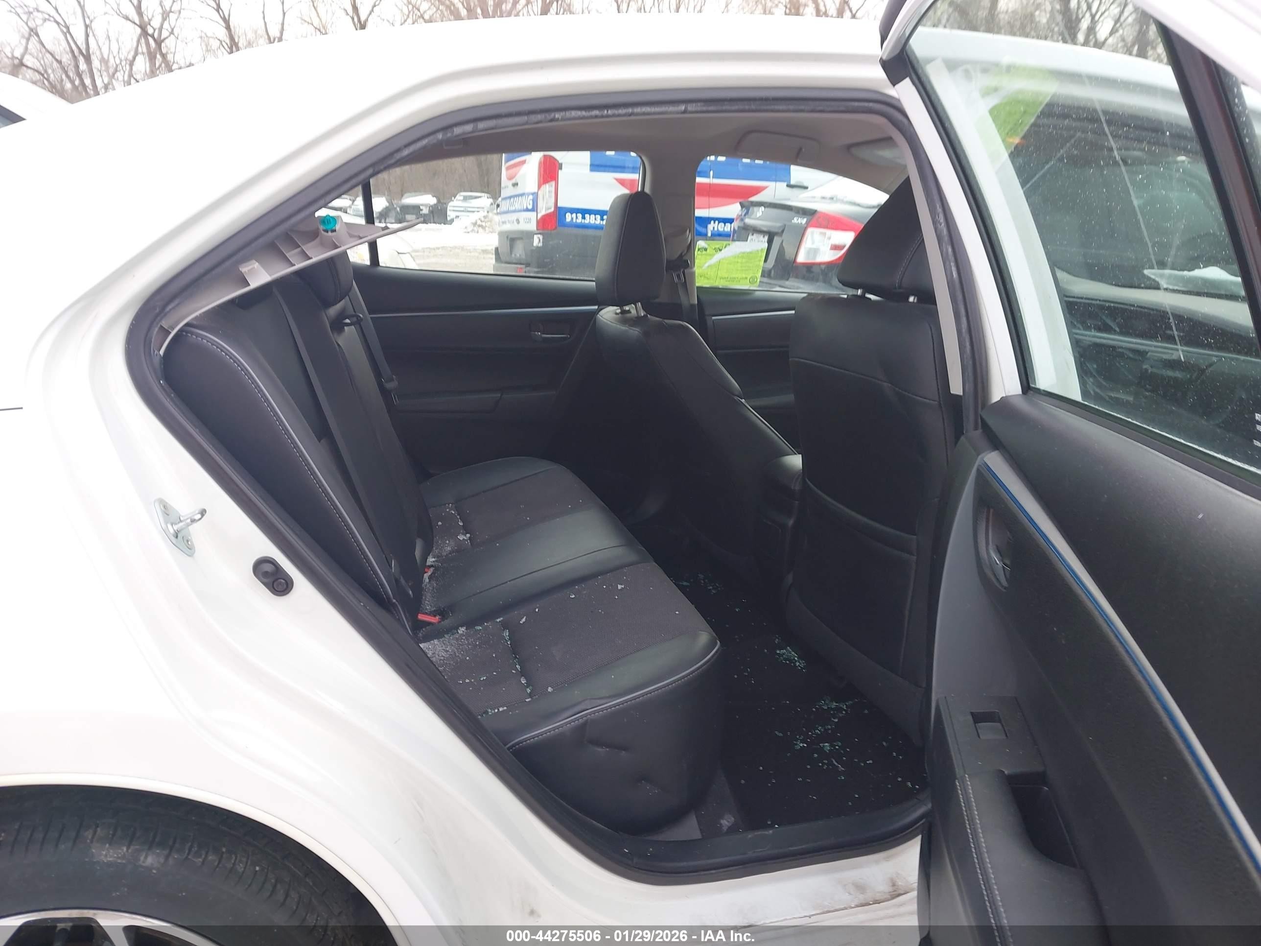 2015 Toyota Corolla L/le/le Plus/le Premium/s/s Plus/s Premium White vin: 2T1BURHE4FC938468