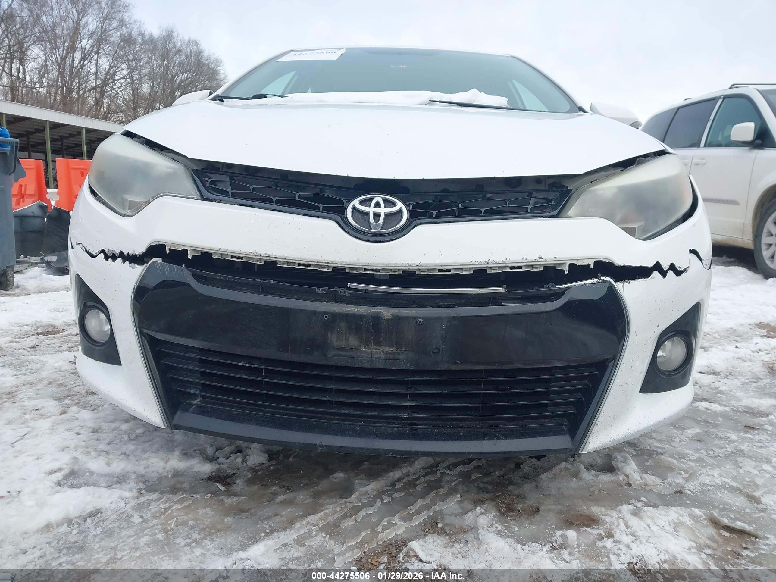 2015 Toyota Corolla L/le/le Plus/le Premium/s/s Plus/s Premium White vin: 2T1BURHE4FC938468