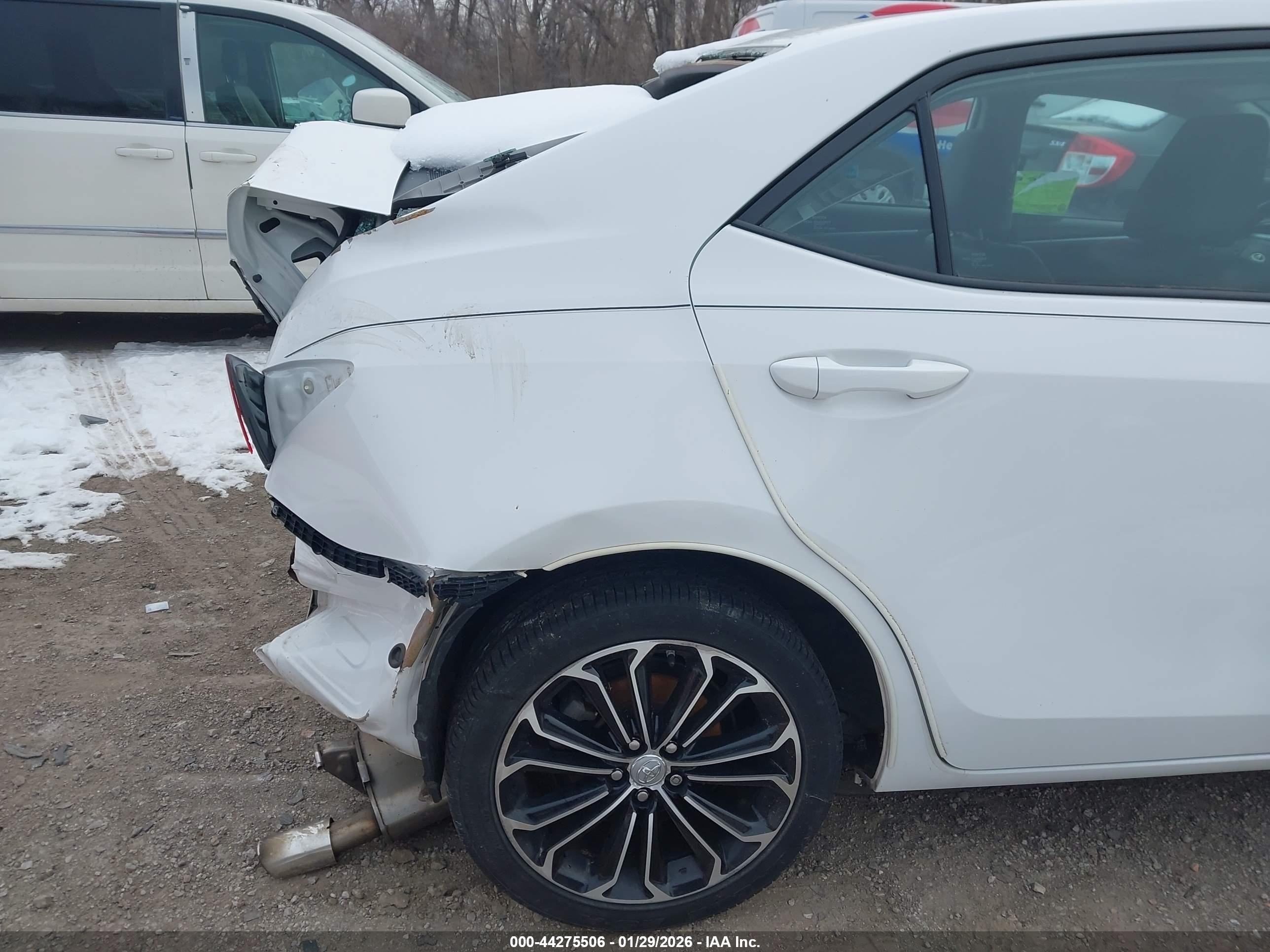 2015 Toyota Corolla L/le/le Plus/le Premium/s/s Plus/s Premium White vin: 2T1BURHE4FC938468