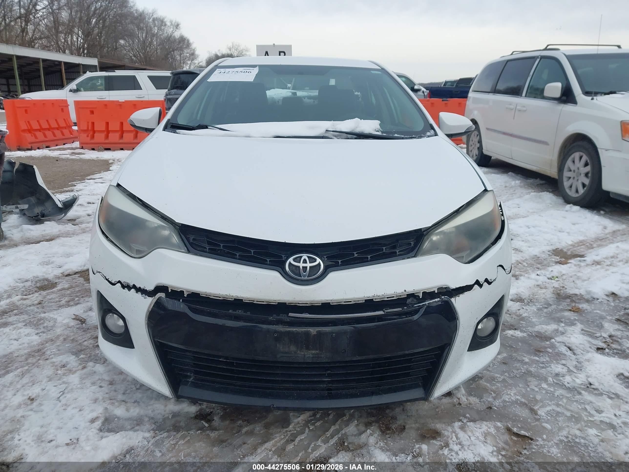 2015 Toyota Corolla L/le/le Plus/le Premium/s/s Plus/s Premium White vin: 2T1BURHE4FC938468