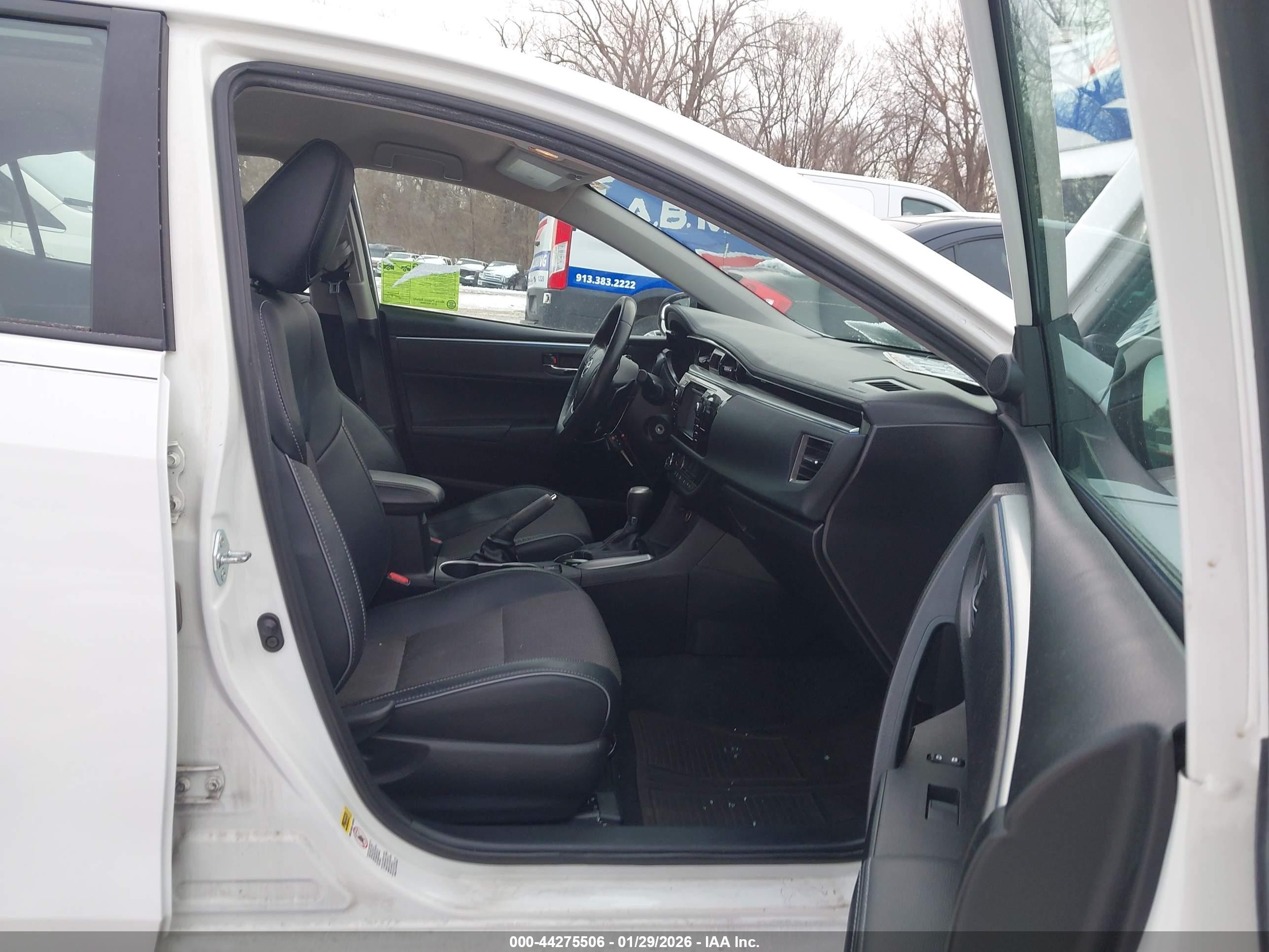 2015 Toyota Corolla L/le/le Plus/le Premium/s/s Plus/s Premium White vin: 2T1BURHE4FC938468